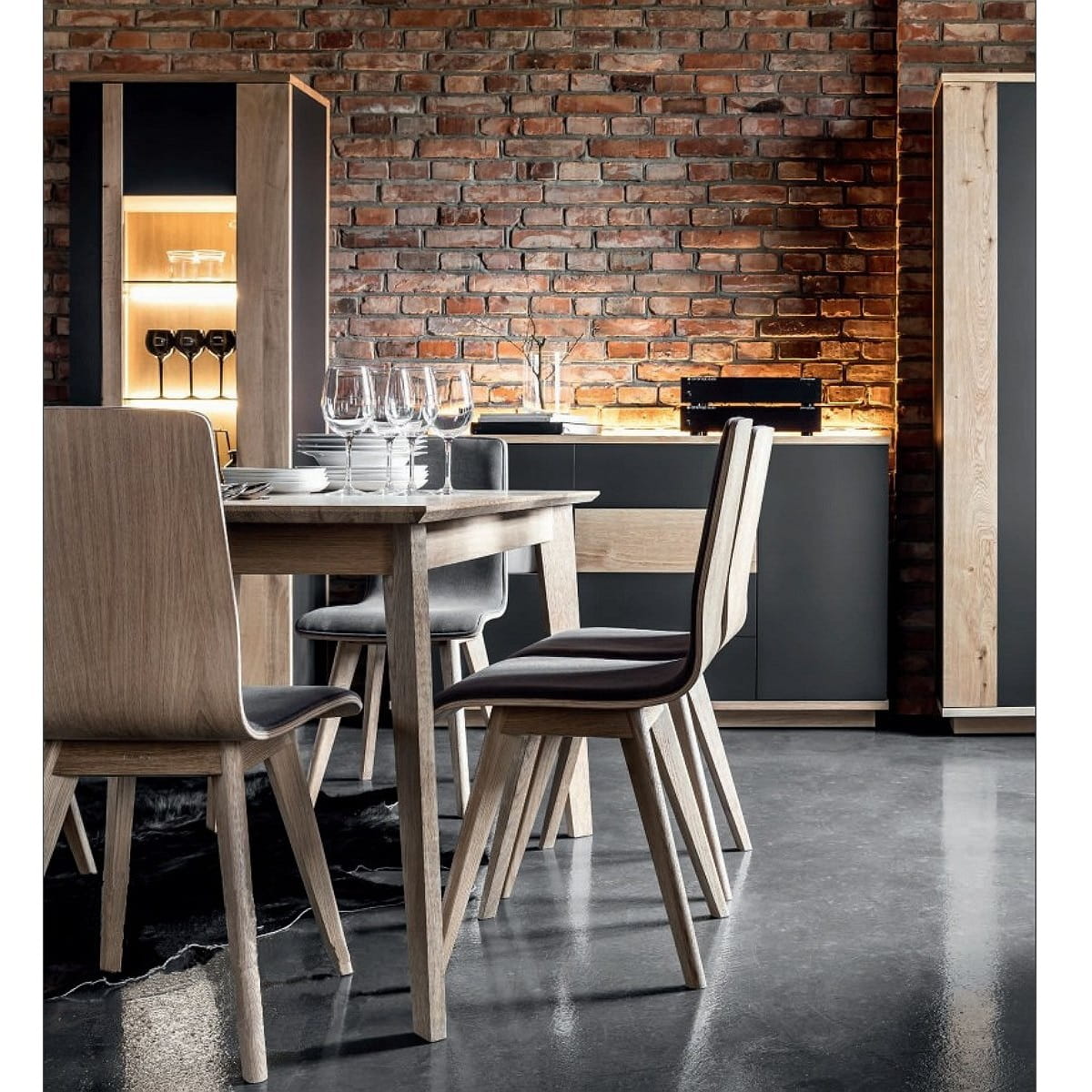 Stoel CLEO A-1603 met houten basis