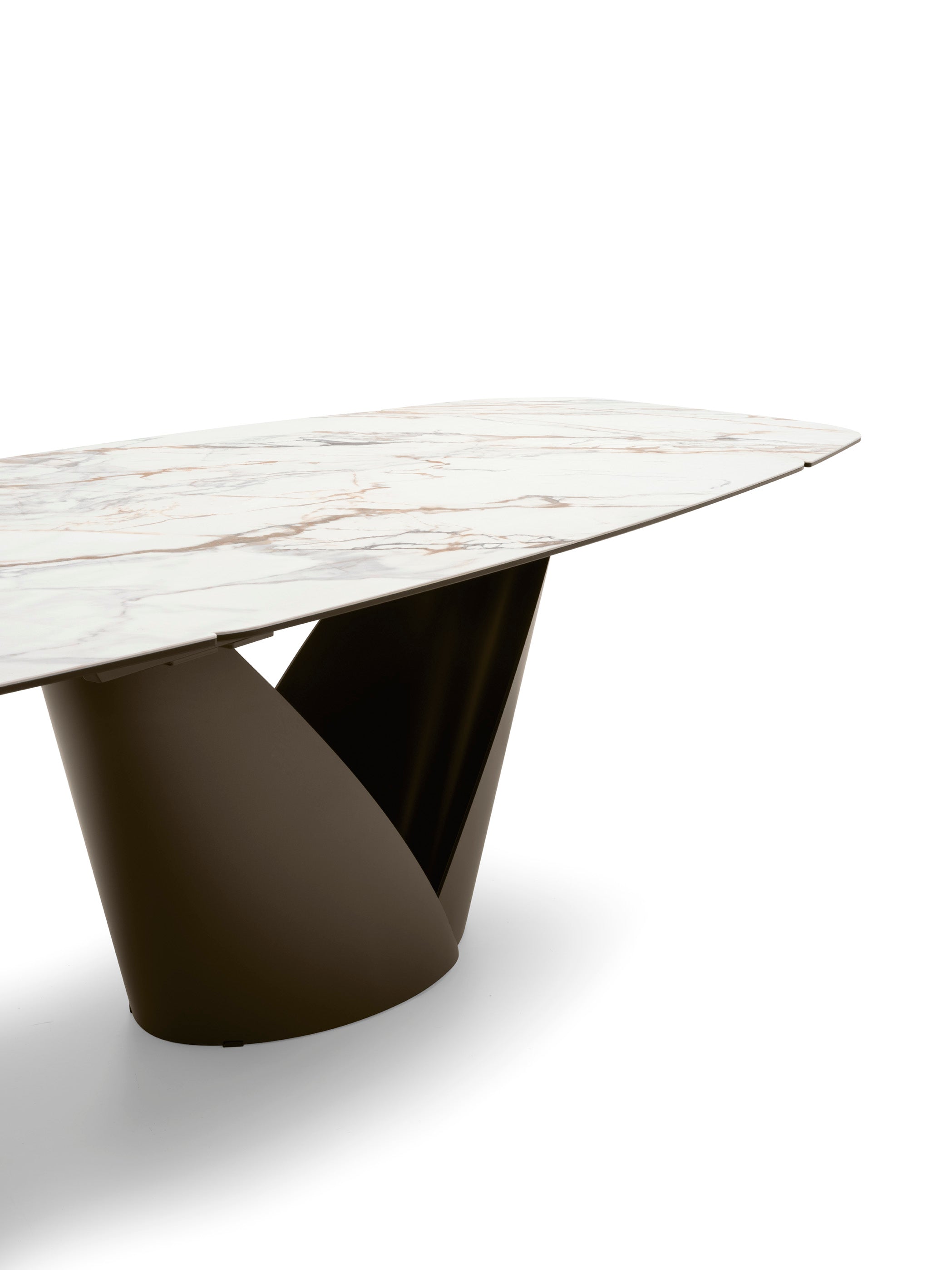 Ausziehbarer Tisch CALLA mit weißer Keramikplatte und braunem Gestell