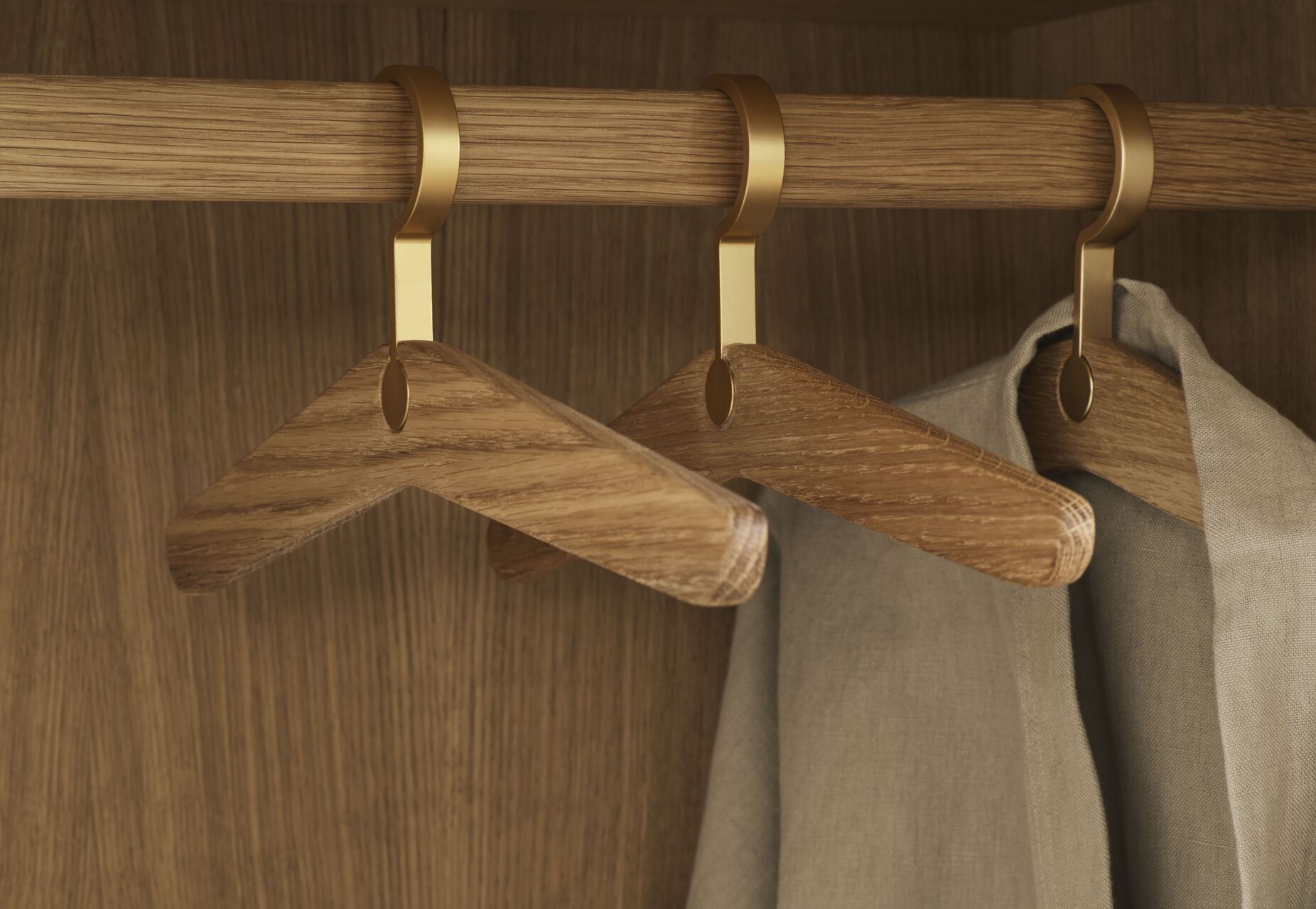 Kleiderschrankkana -Eichenholz