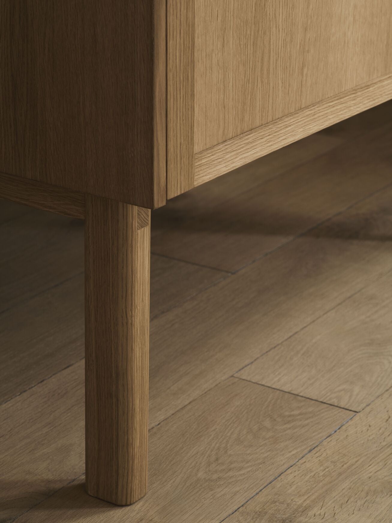 CANA cabinet oak wood