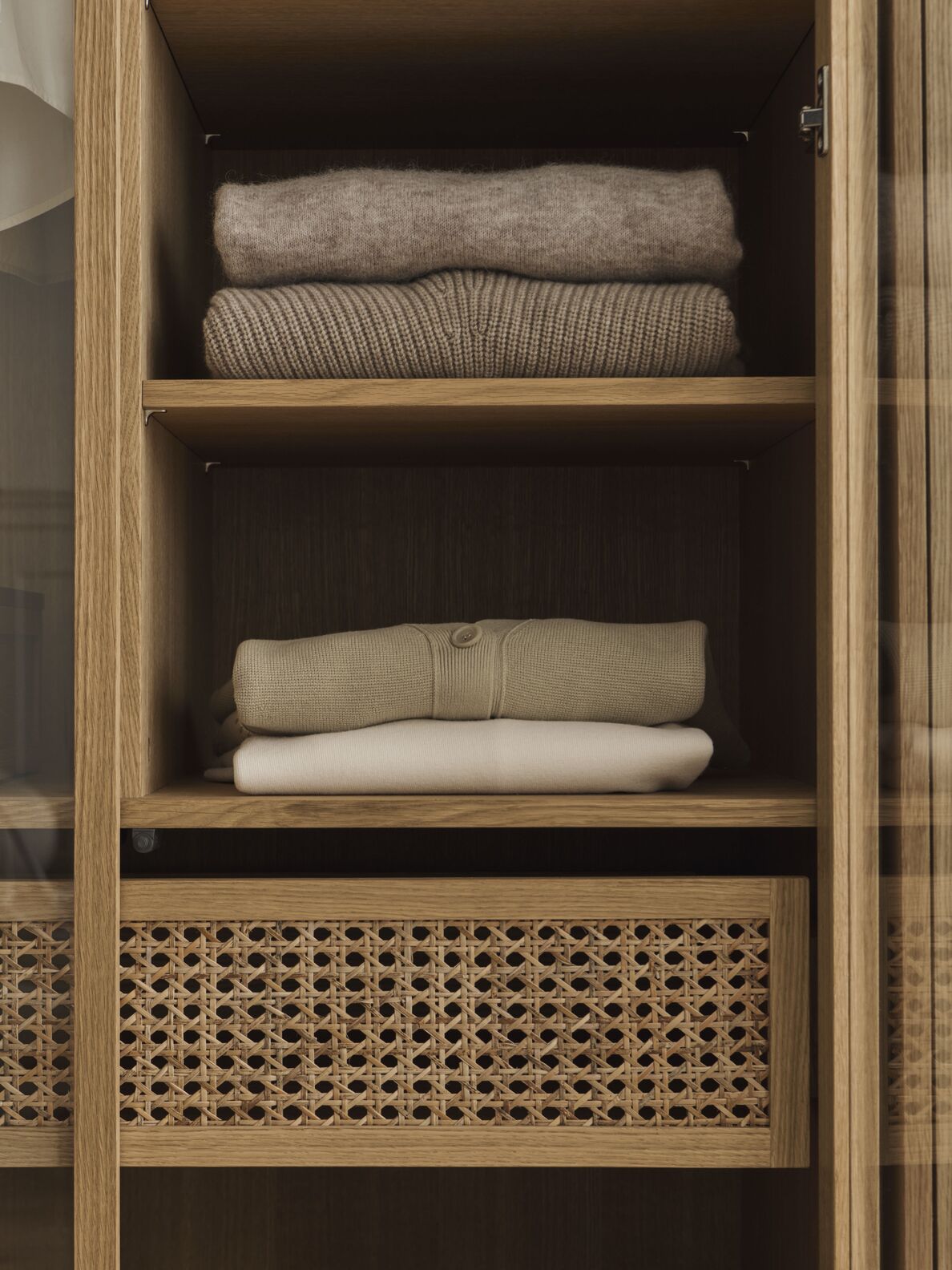 CANA cabinet oak wood