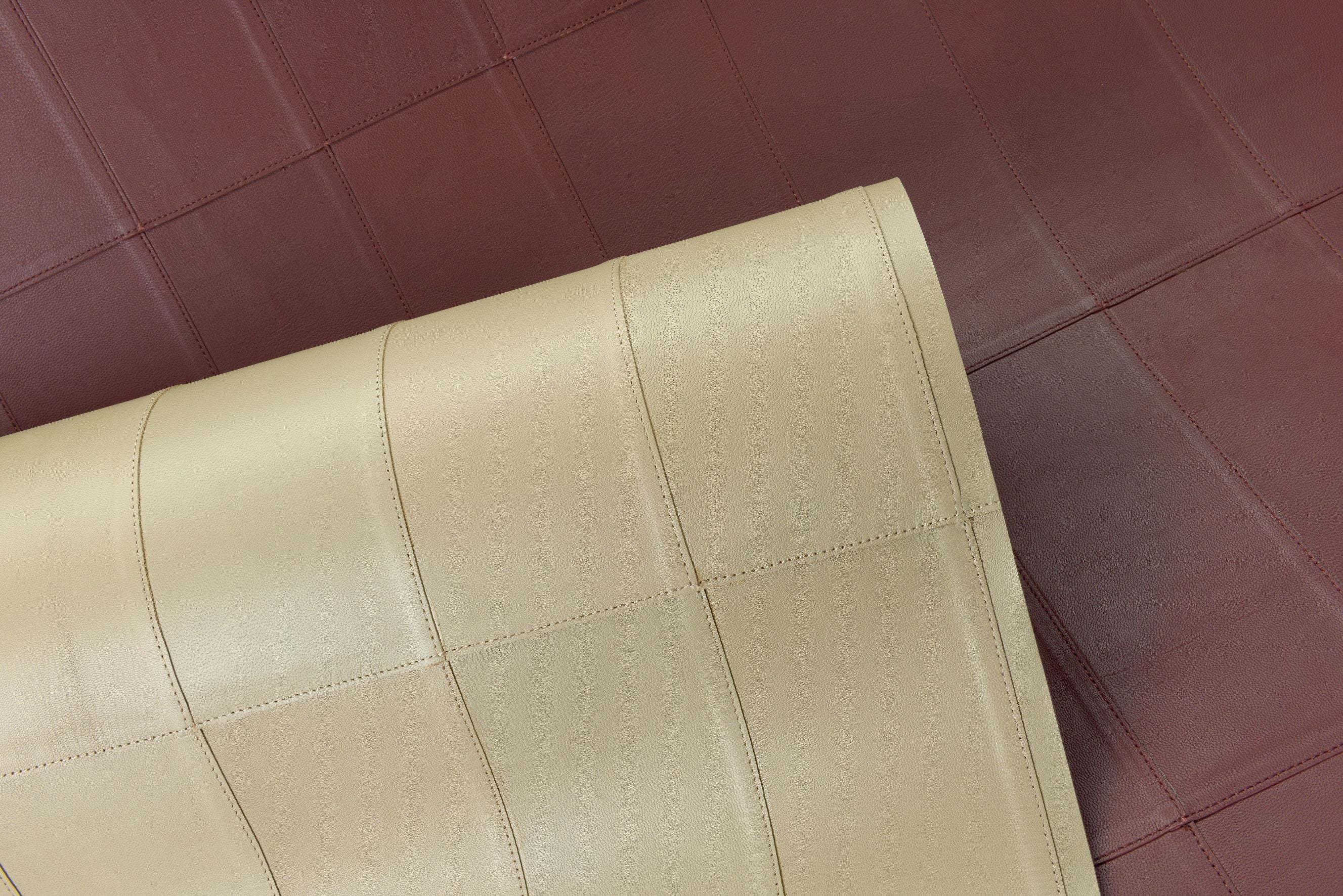 Natuurlijke leren wandbekleding met geometrisch motief PALADIN bordeauxrood