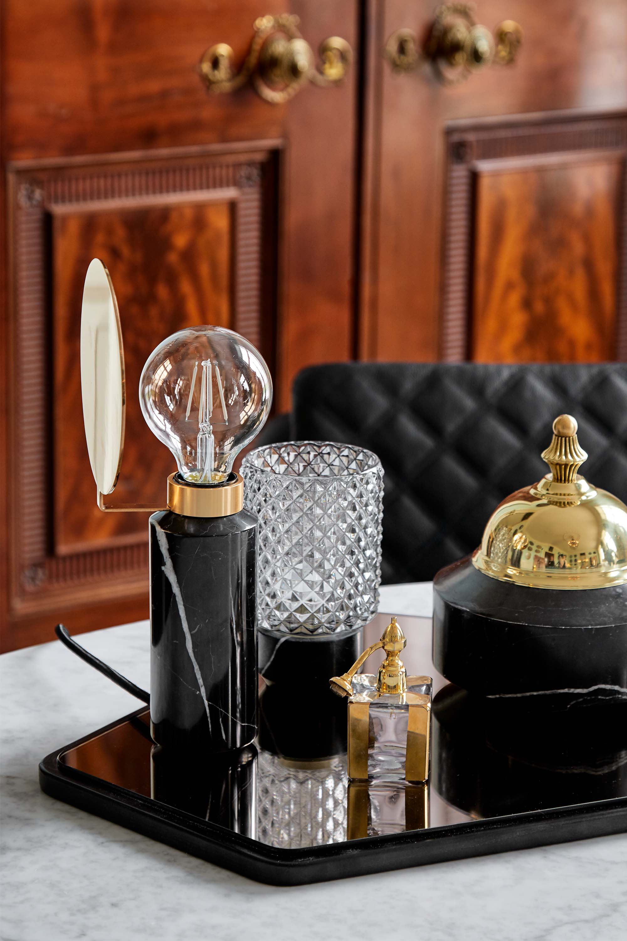 BLINDSPOT table lamp brown marble with brass finish