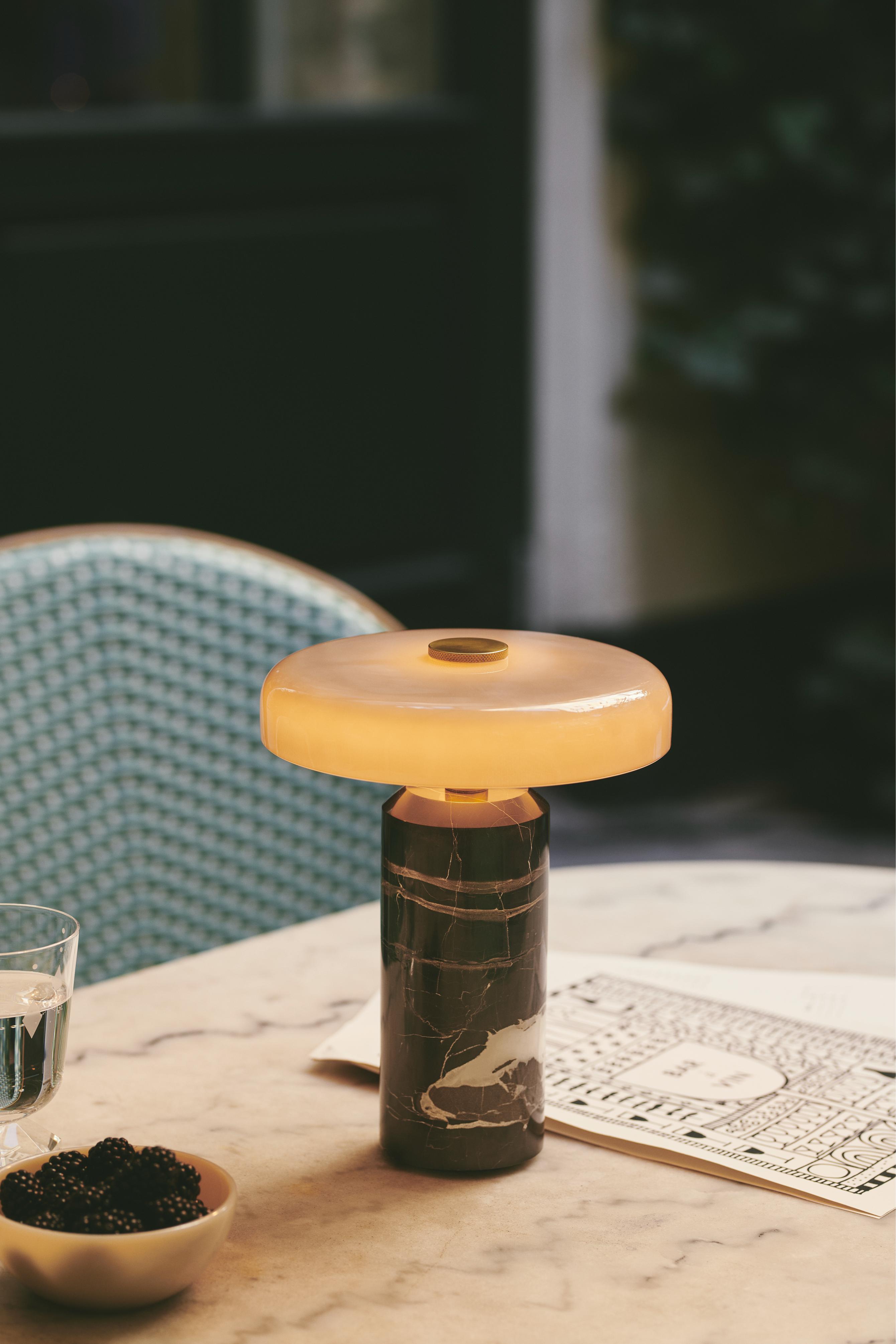 Tragbare Lampe TRIP grauer Marmor mit rauchigem Glas