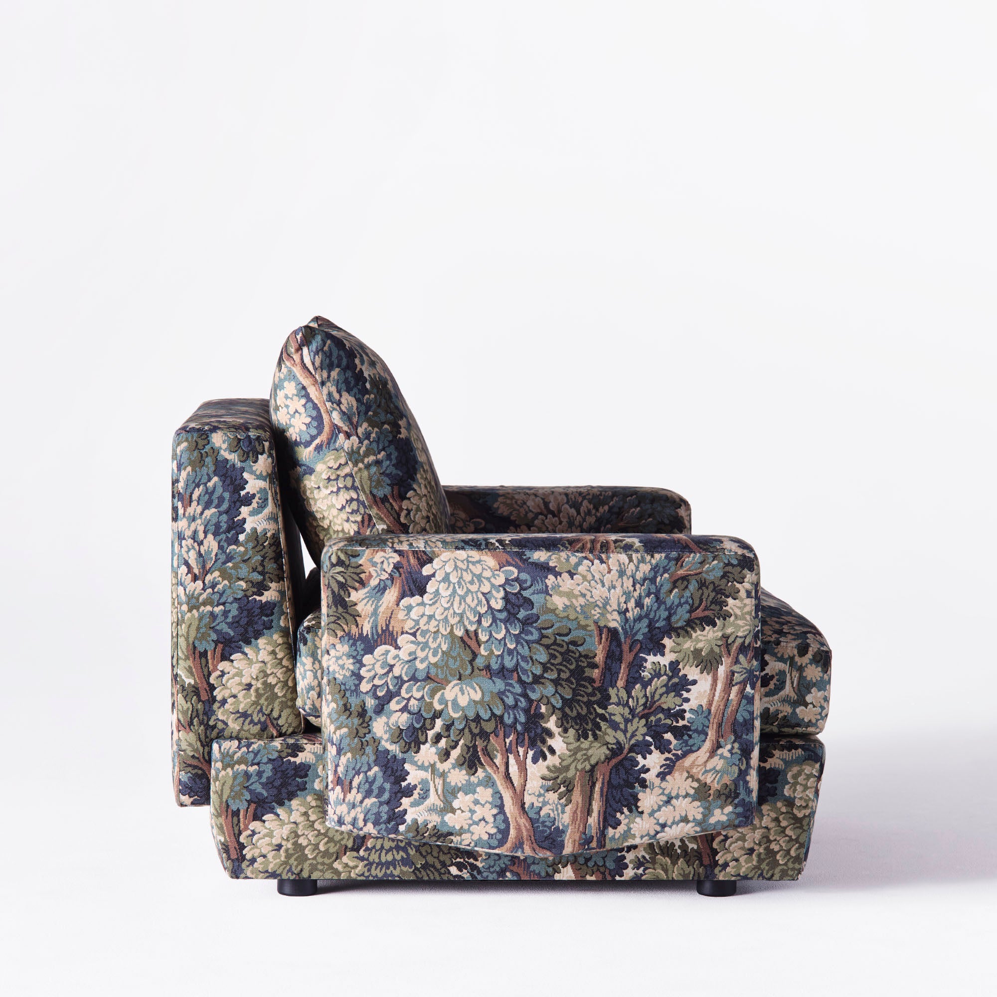 LAUREL armchair with plant motif