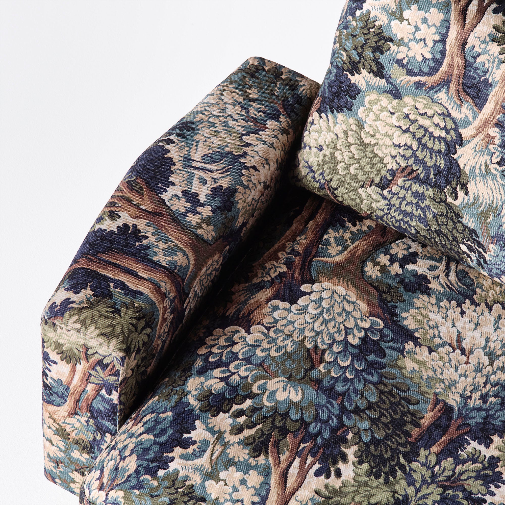 LAUREL armchair with plant motif