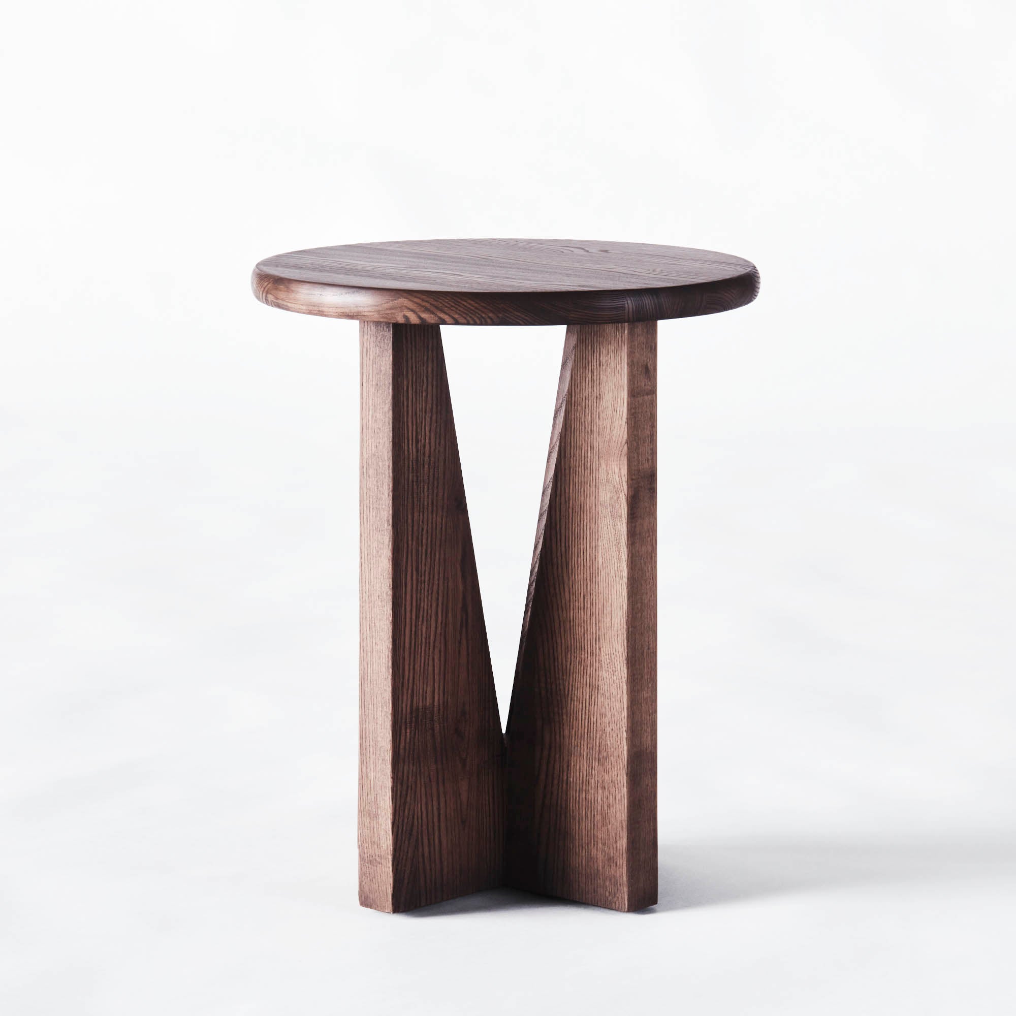 Bijzettafel V van essenhout
