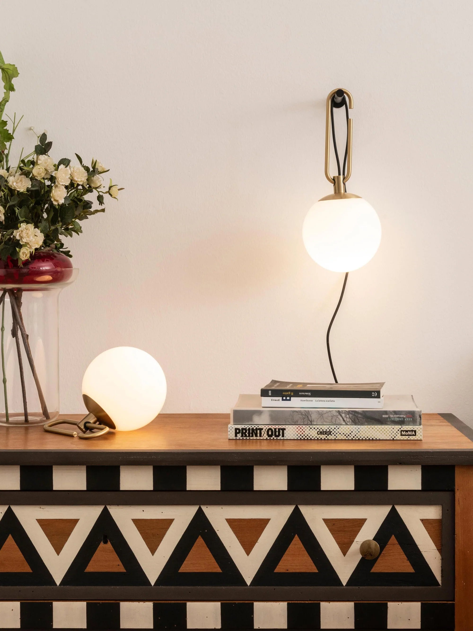 Tafellamp NH1217 messing met wit glas