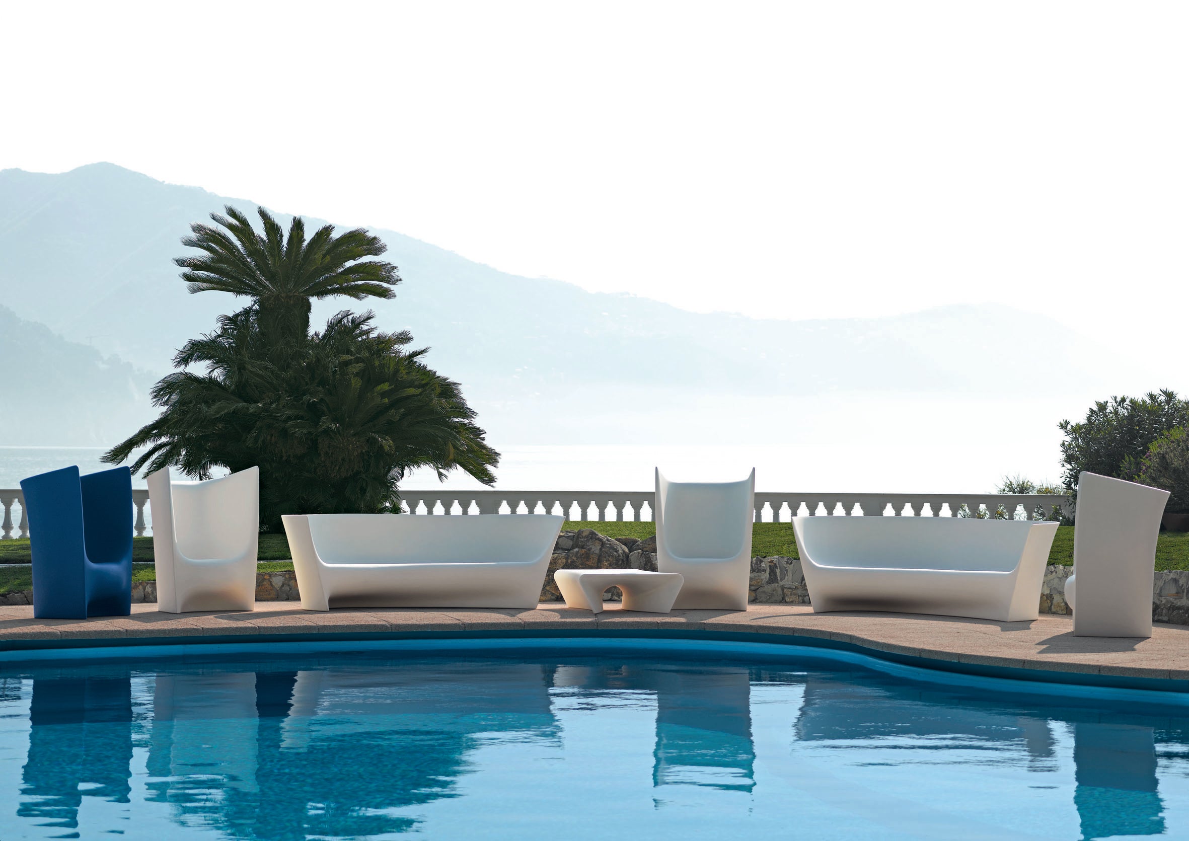 Gray piaffe coffee table