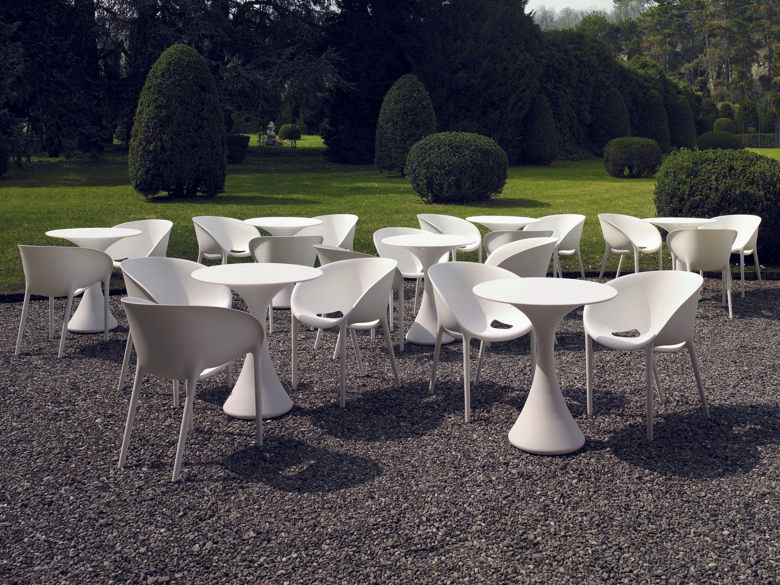 Kissi white kissi cafe table