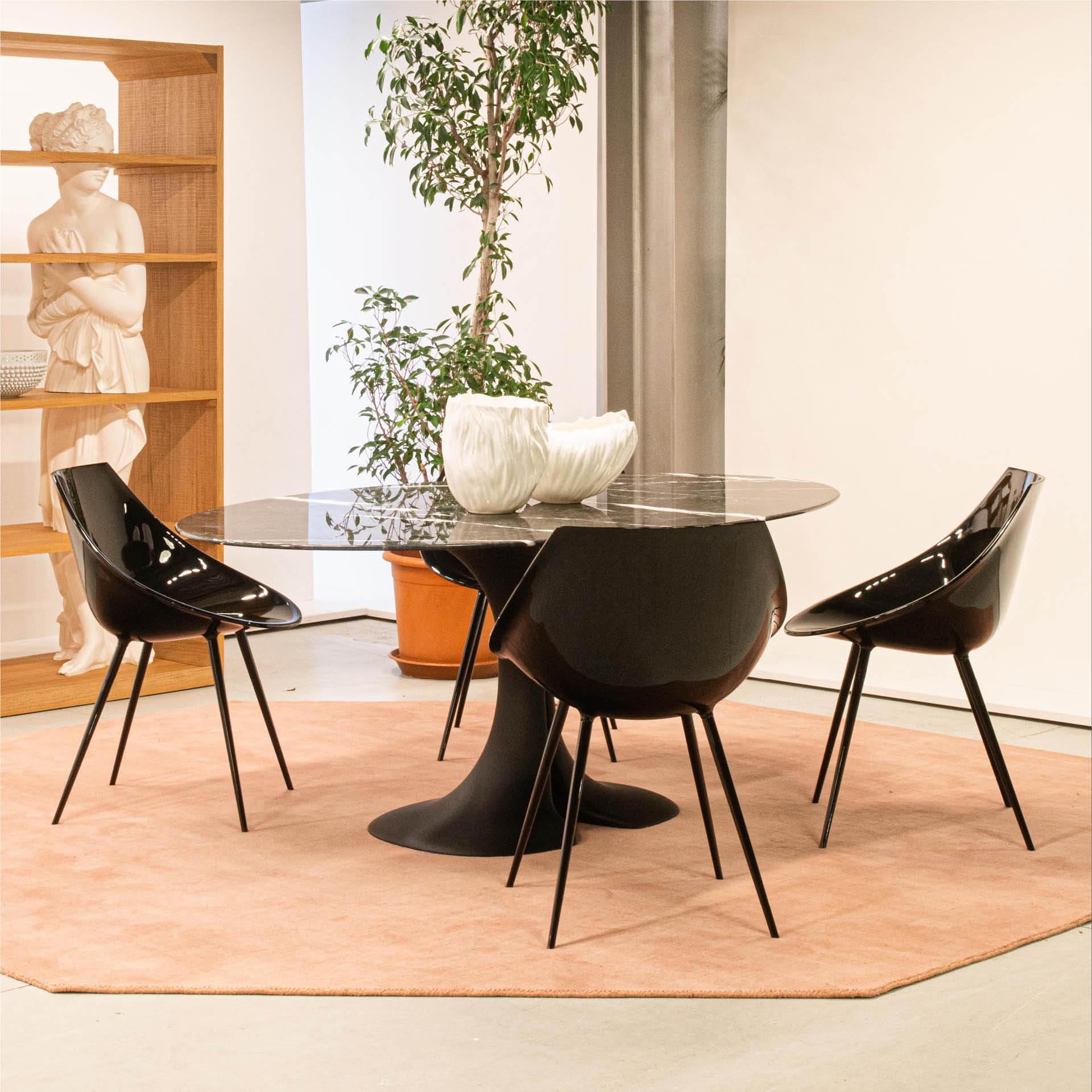 Stuhl Lagò braunes Leder mit einer Aluminiumbasis