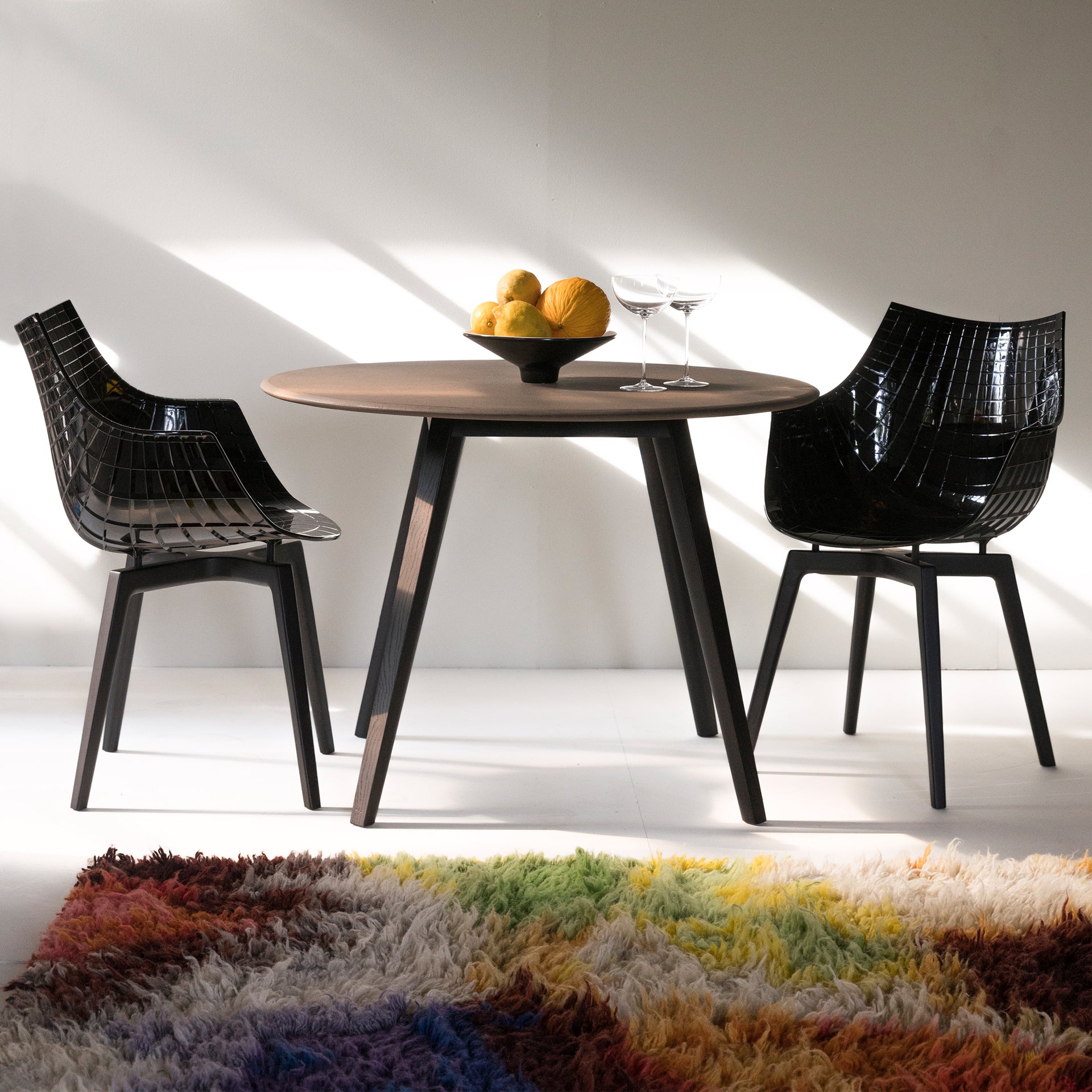 Meridiana -Stuhl rauchte mit einer Chrombasis