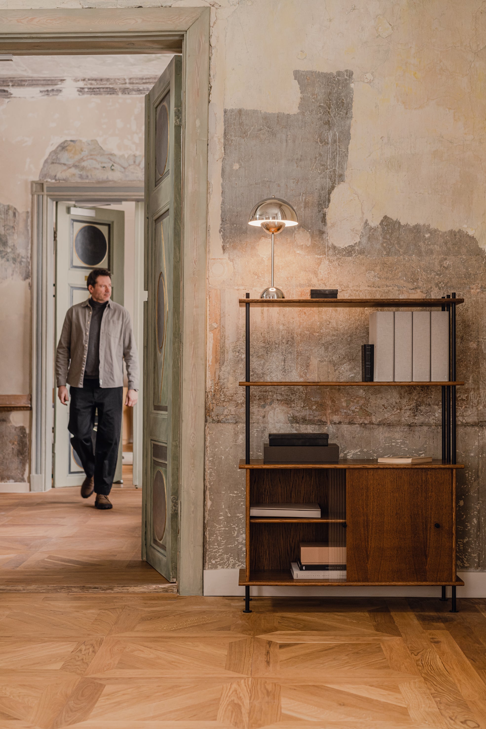 BAVA 100 kast van eikenhout in ebbenhout