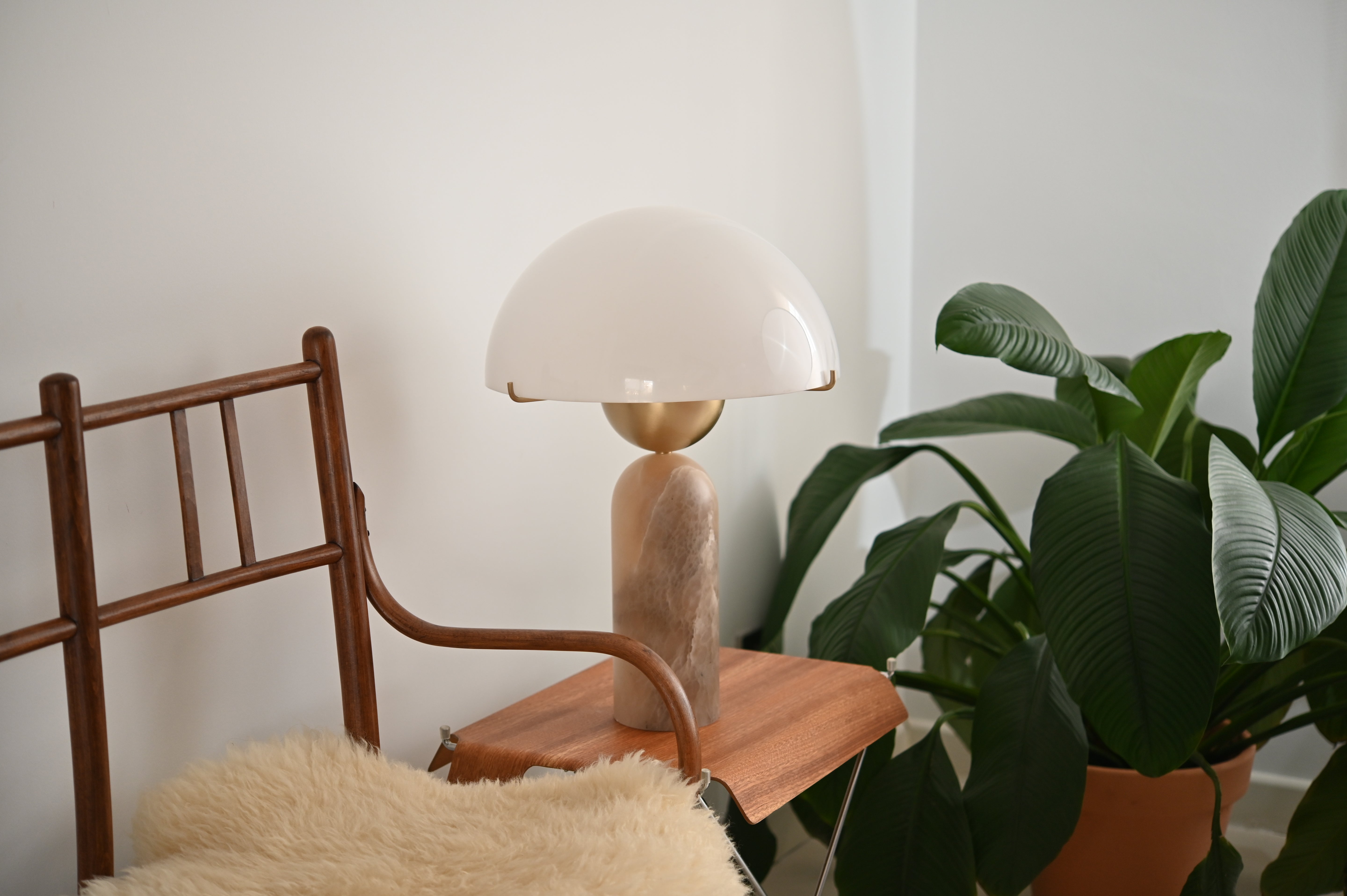 Tischlampe PEONO dunkelbeige Alabaster
