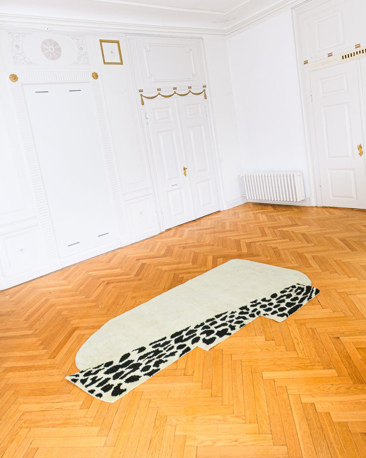 Wild Mist Asymmetrical Decorative Rug Green