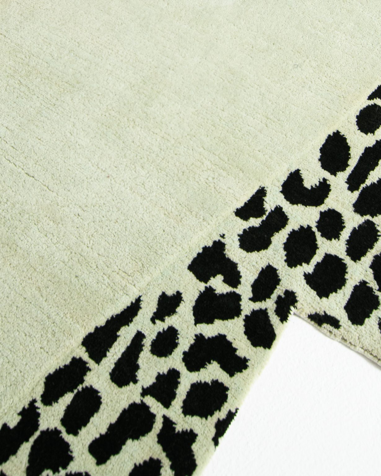 Wild Mist Asymmetrical Decorative Rug Green