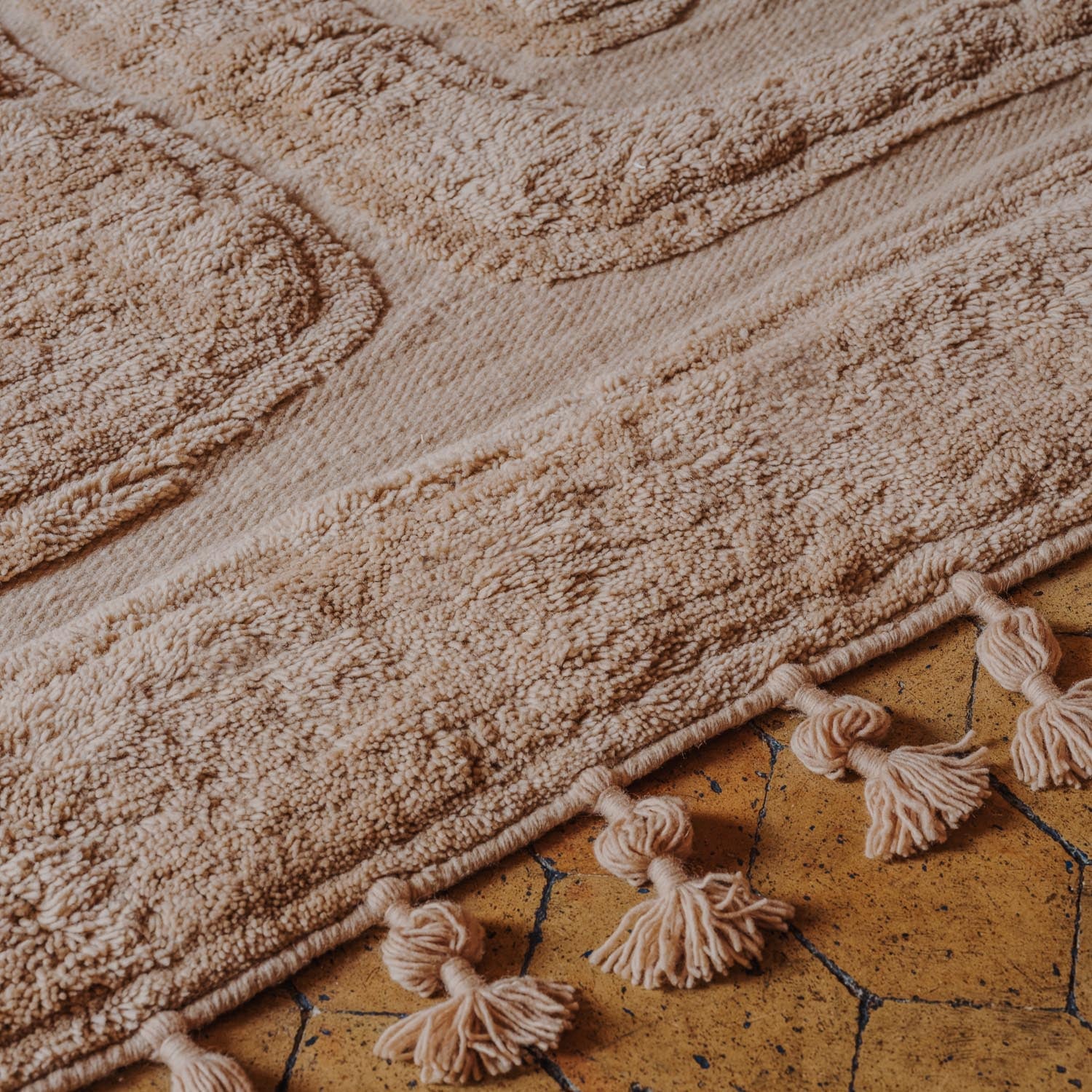 Wollen tapijt BEATEN TRACK beige met franjes