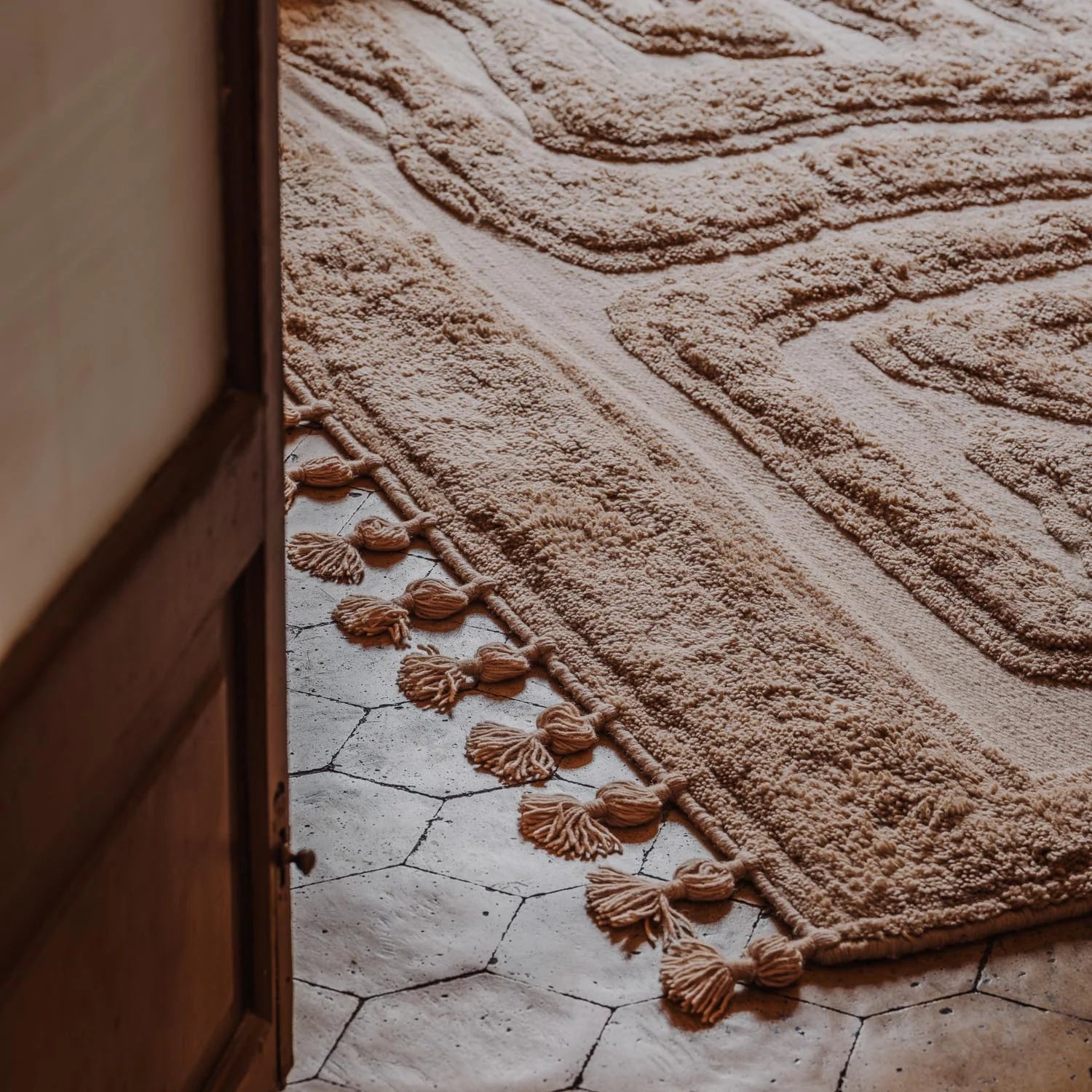 Wollen tapijt BEATEN TRACK beige met franjes