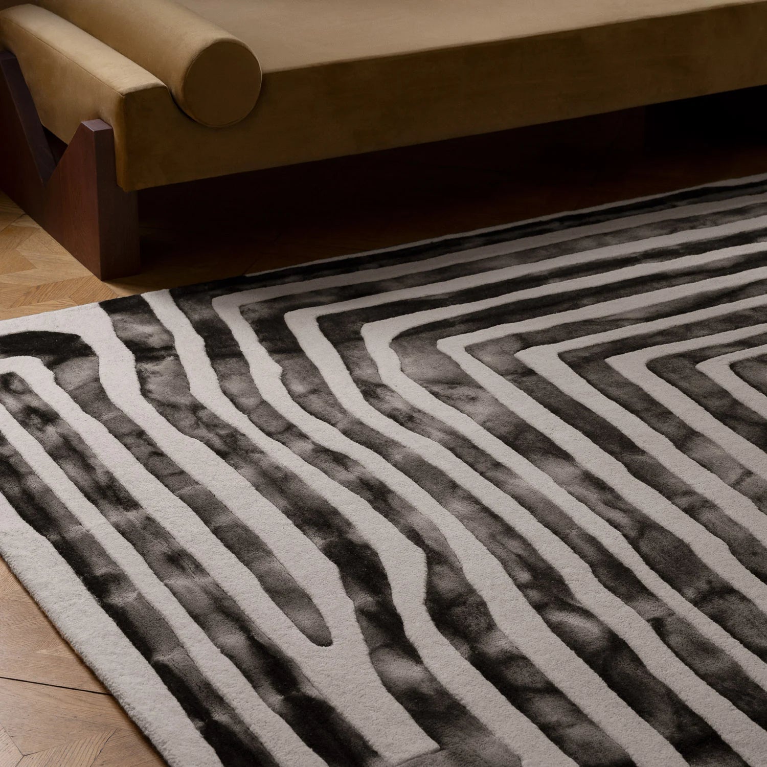 PSYCHEDELIC LABYRINTH rug black and white