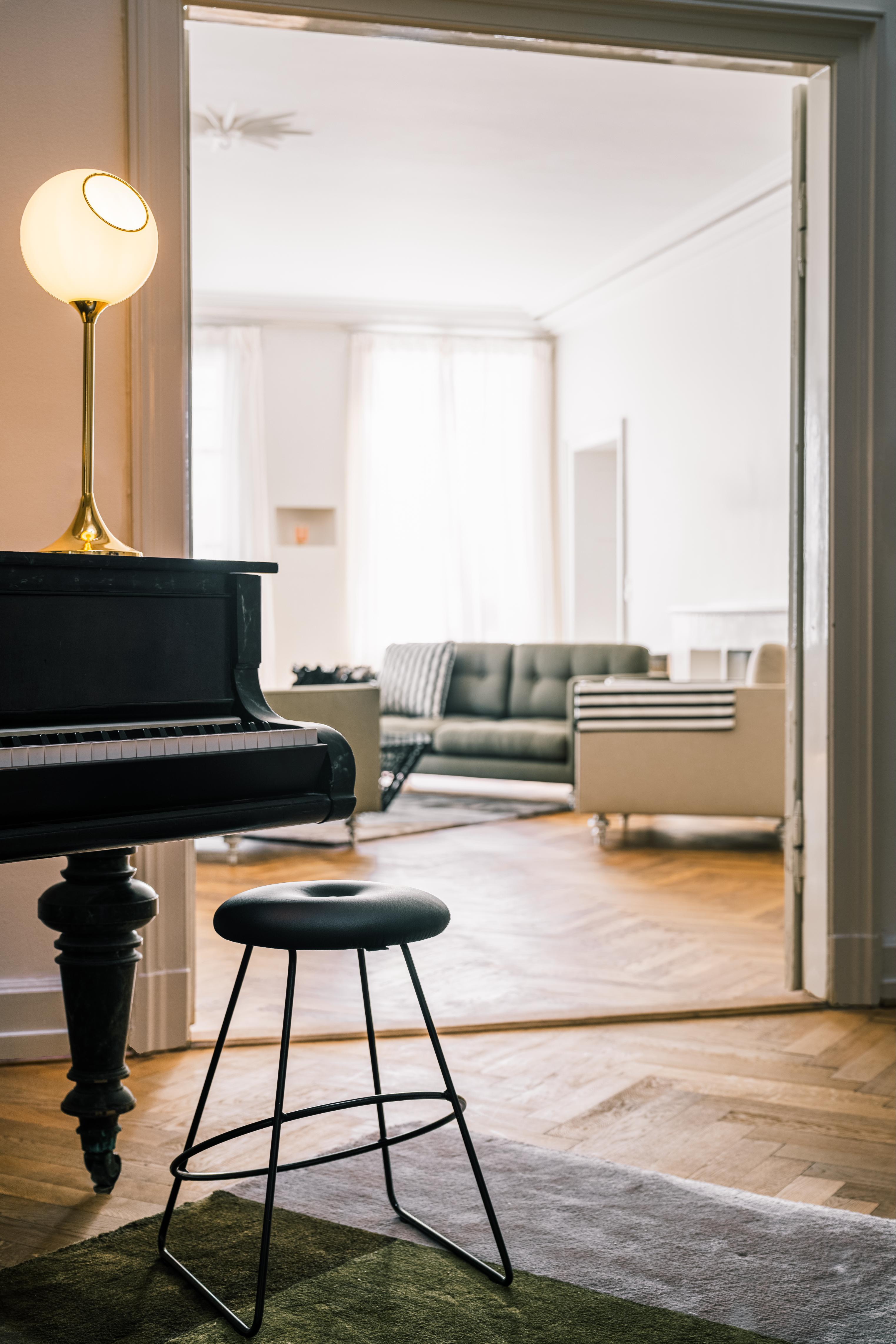 BALLROOM table lamp white with a gold base