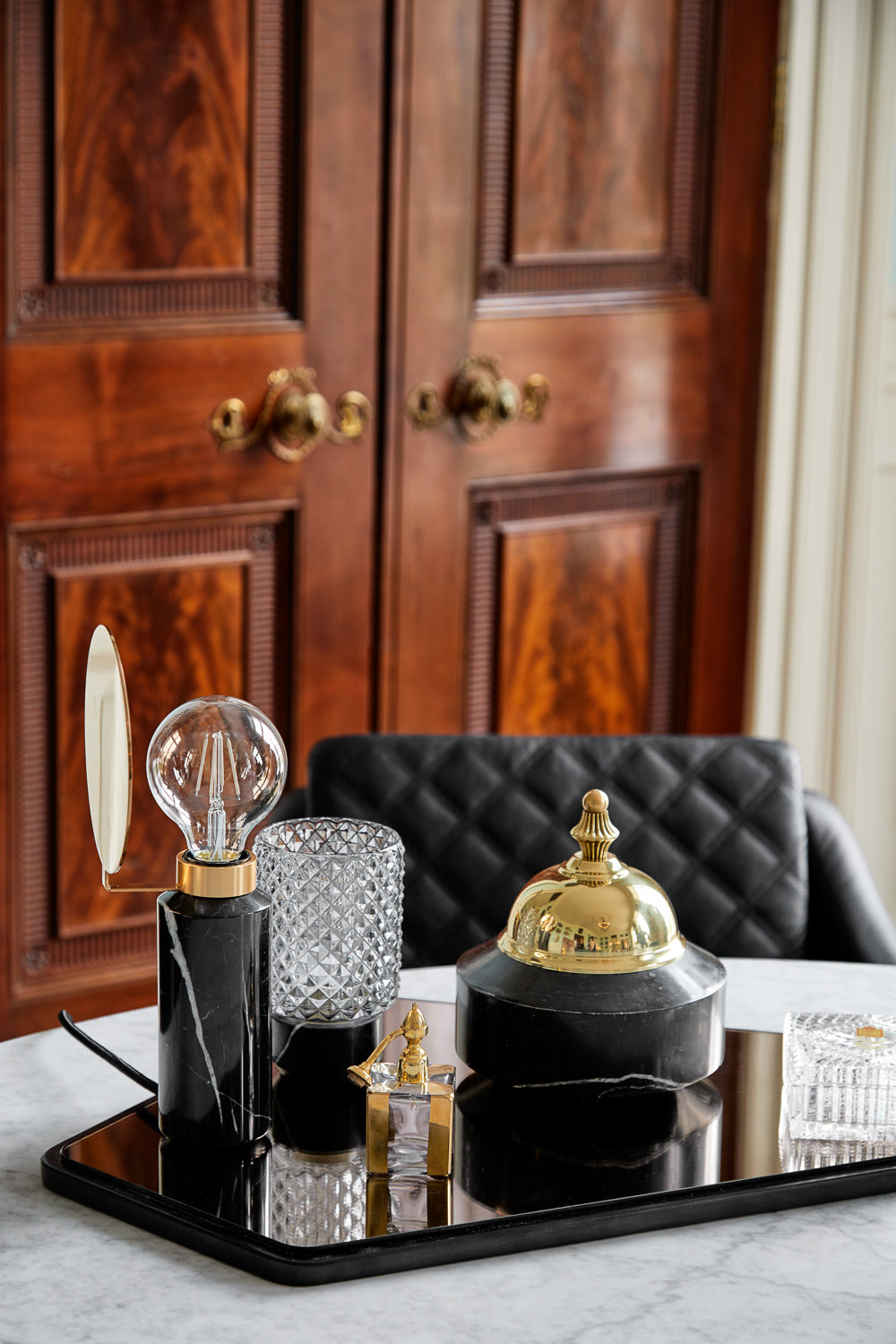 BLINDSPOT table lamp brown marble with brass finish