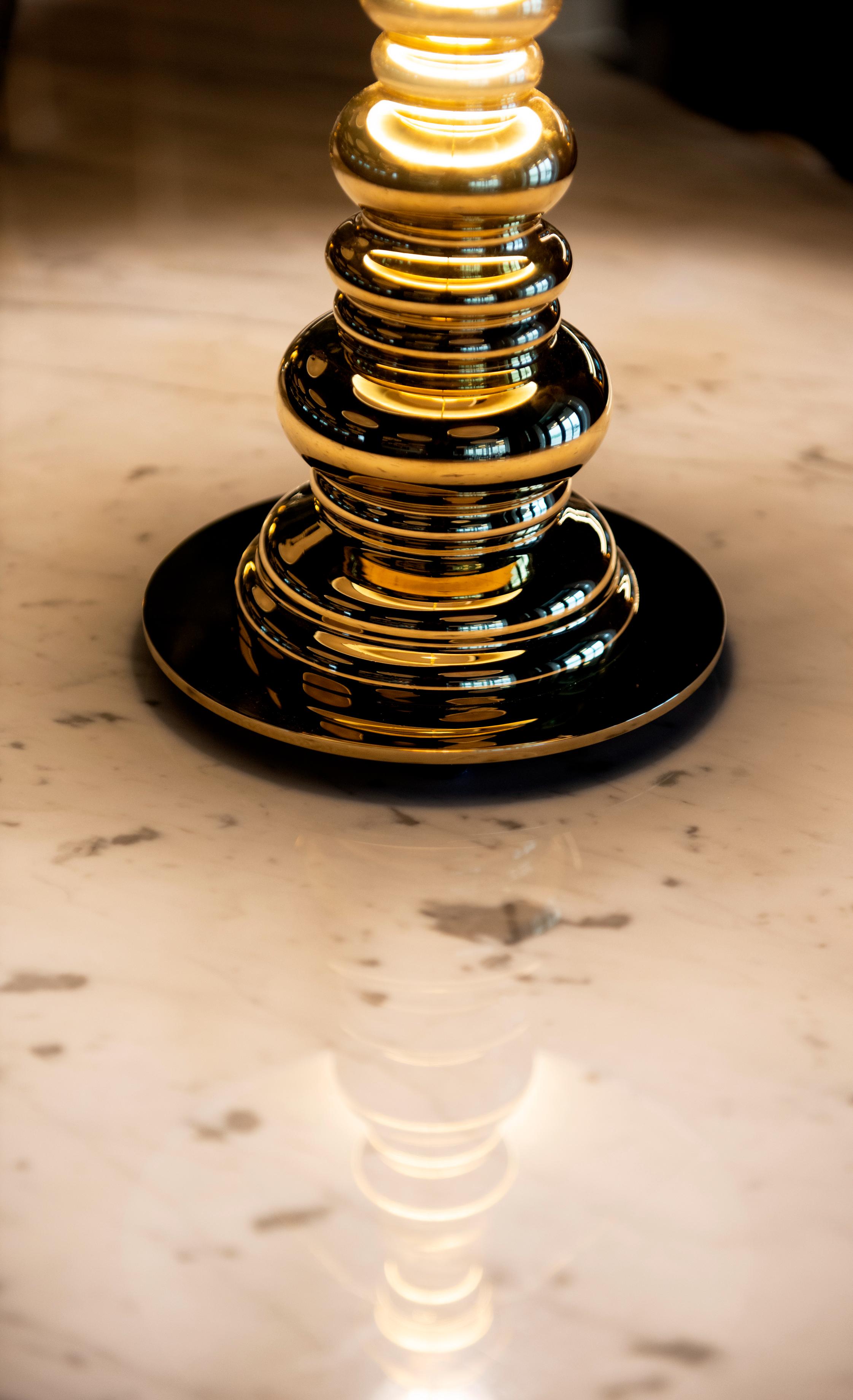 Tischlampe PUNK DELUXE grau mit goldenem Fuß