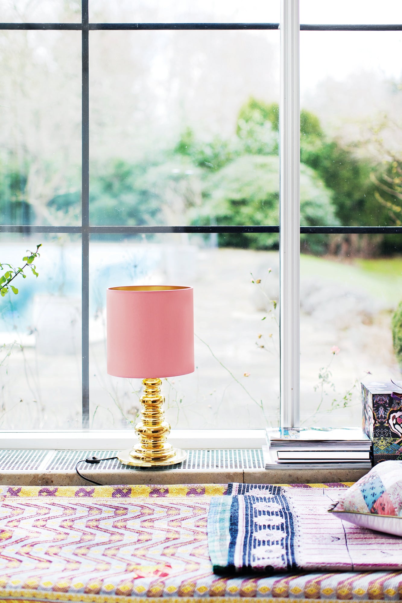 PUNK DELUXE pink table lamp with a gold base