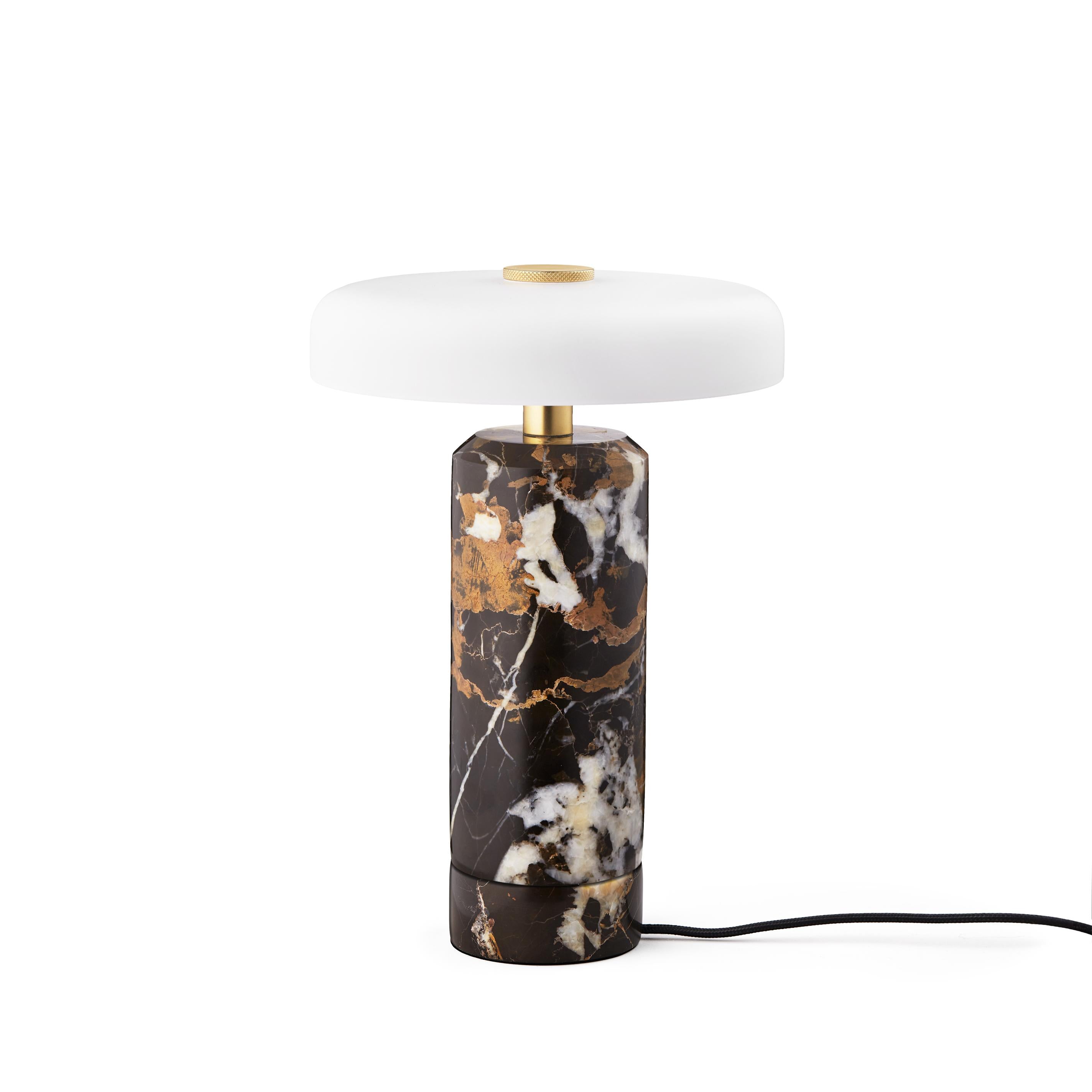 Draagbare lamp TRIP zwart-bruin marmer met melkachtig wit glas