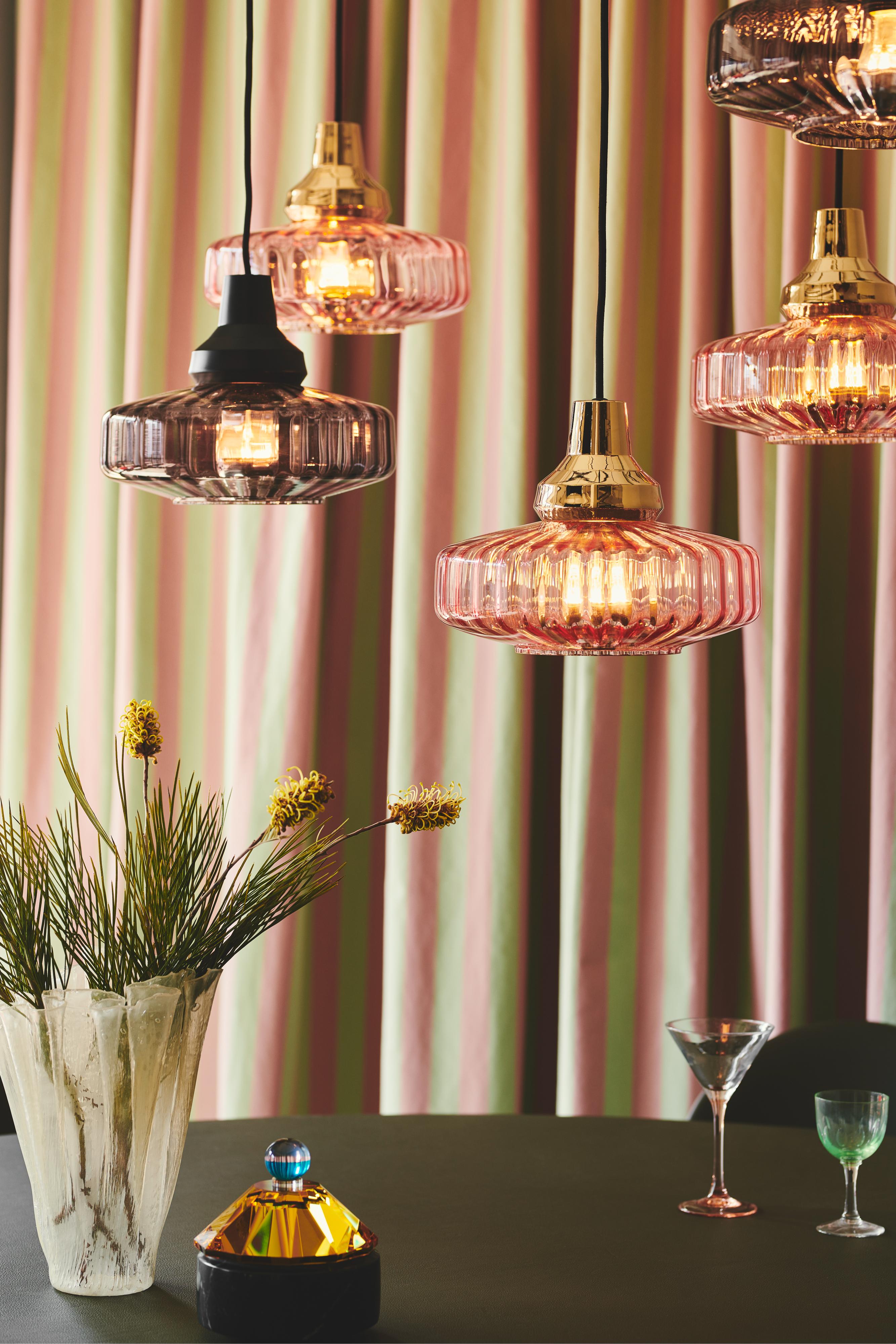 Hanglamp NEW WAVE OPTIC roze glas met gouden afwerking