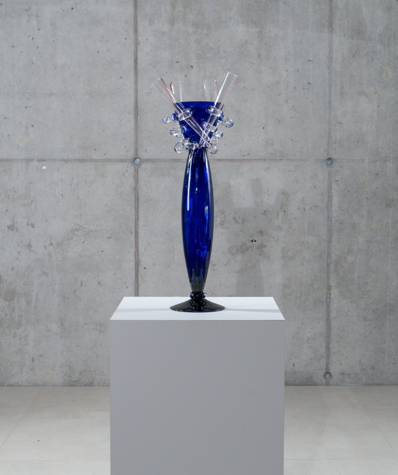 AMARILLIDE Vase aus blauem geblasenem Glas