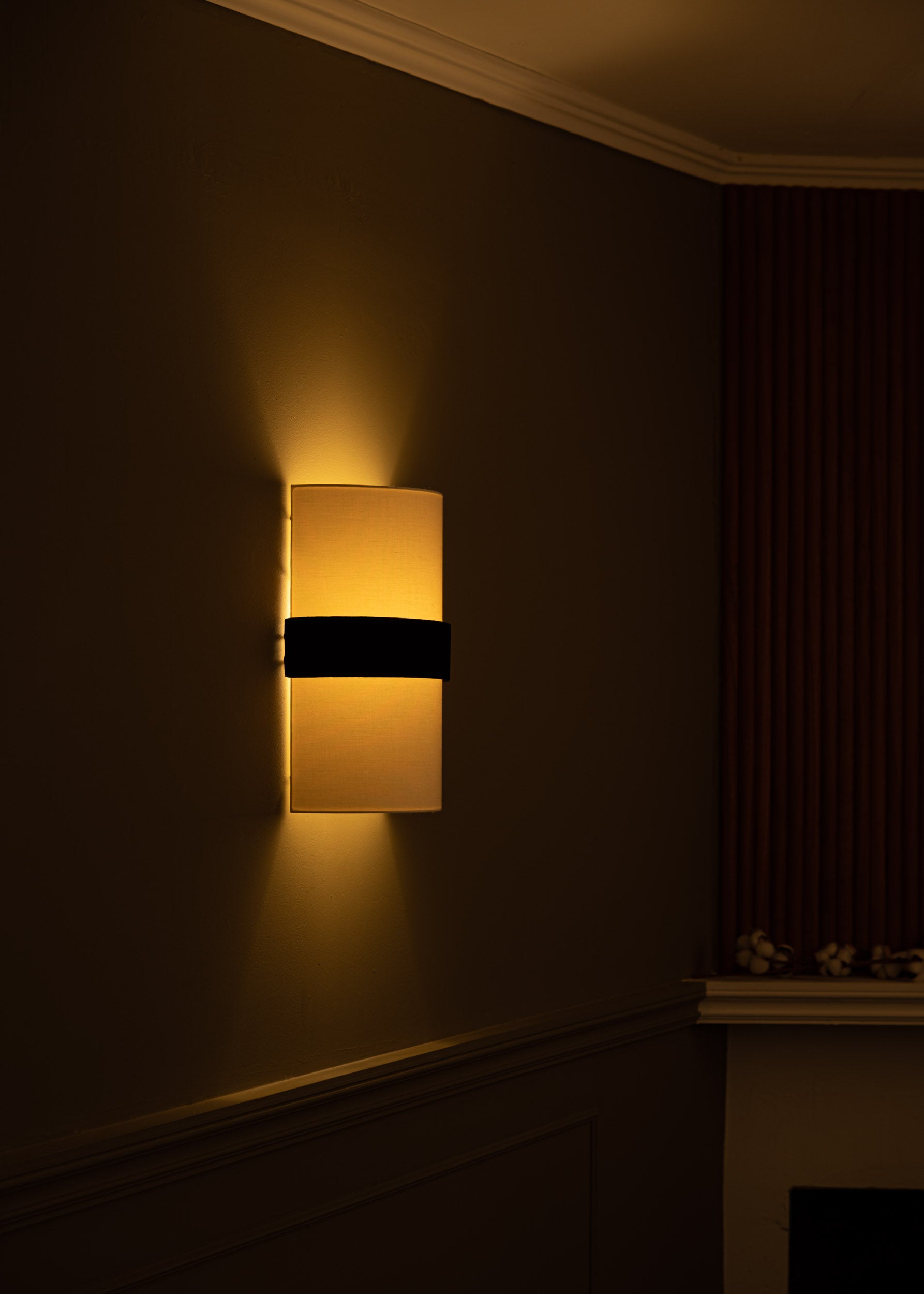 DUONO Wall Lamp ecru with black