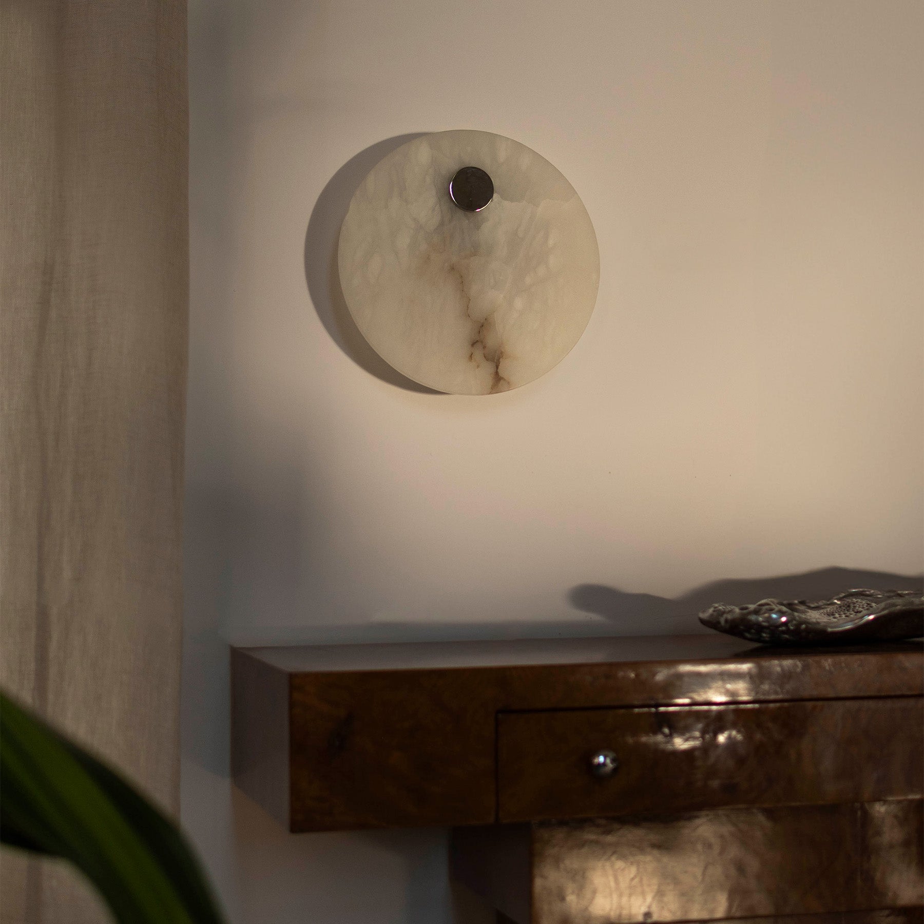 Alabaster wandlamp EOS nikkel