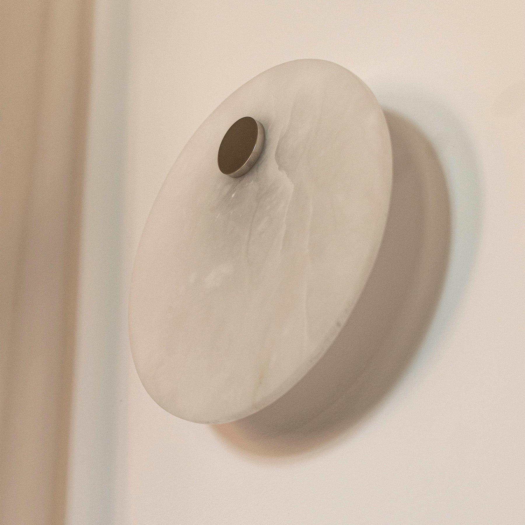 Alabaster wandlamp EOS nikkel