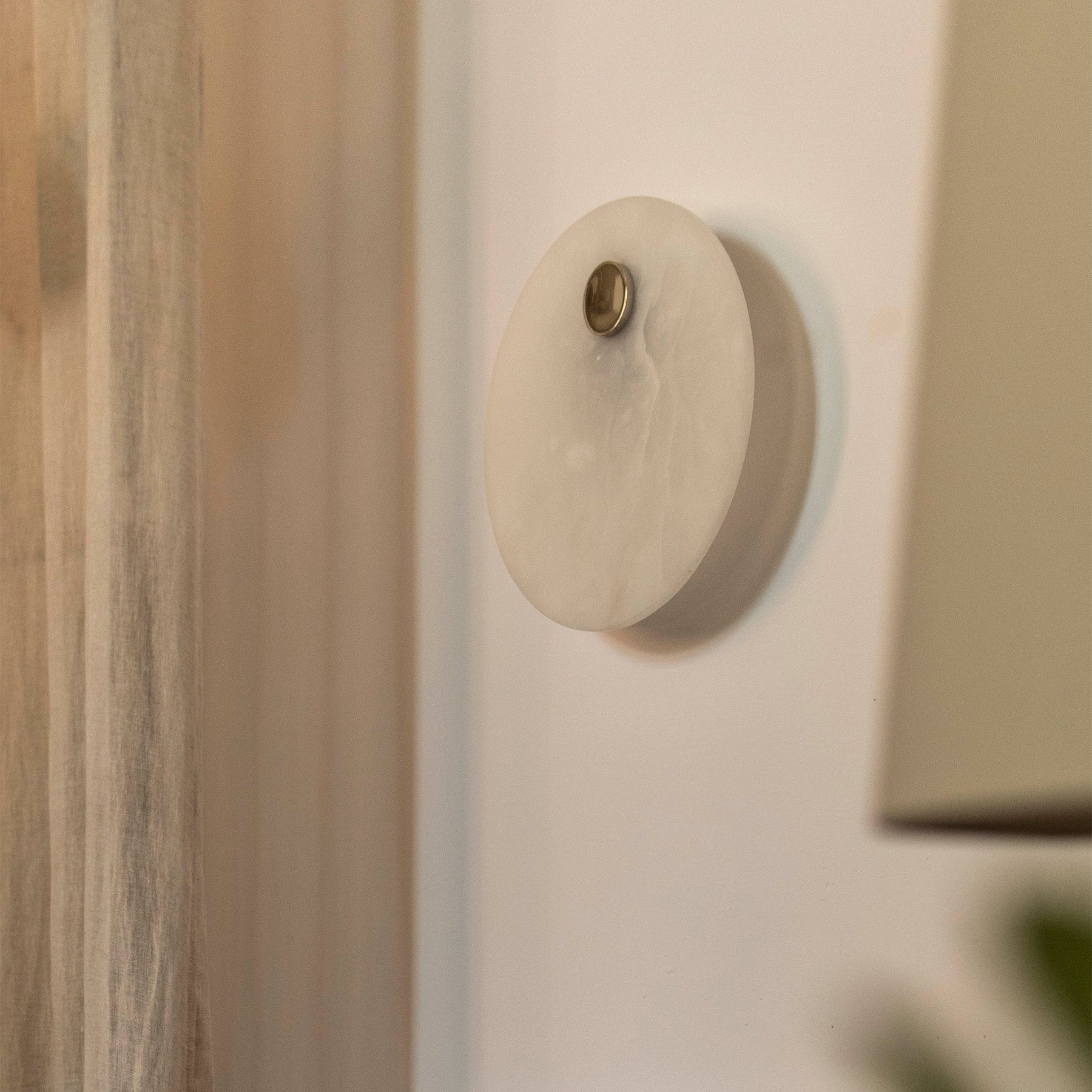 Alabaster wandlamp EOS nikkel