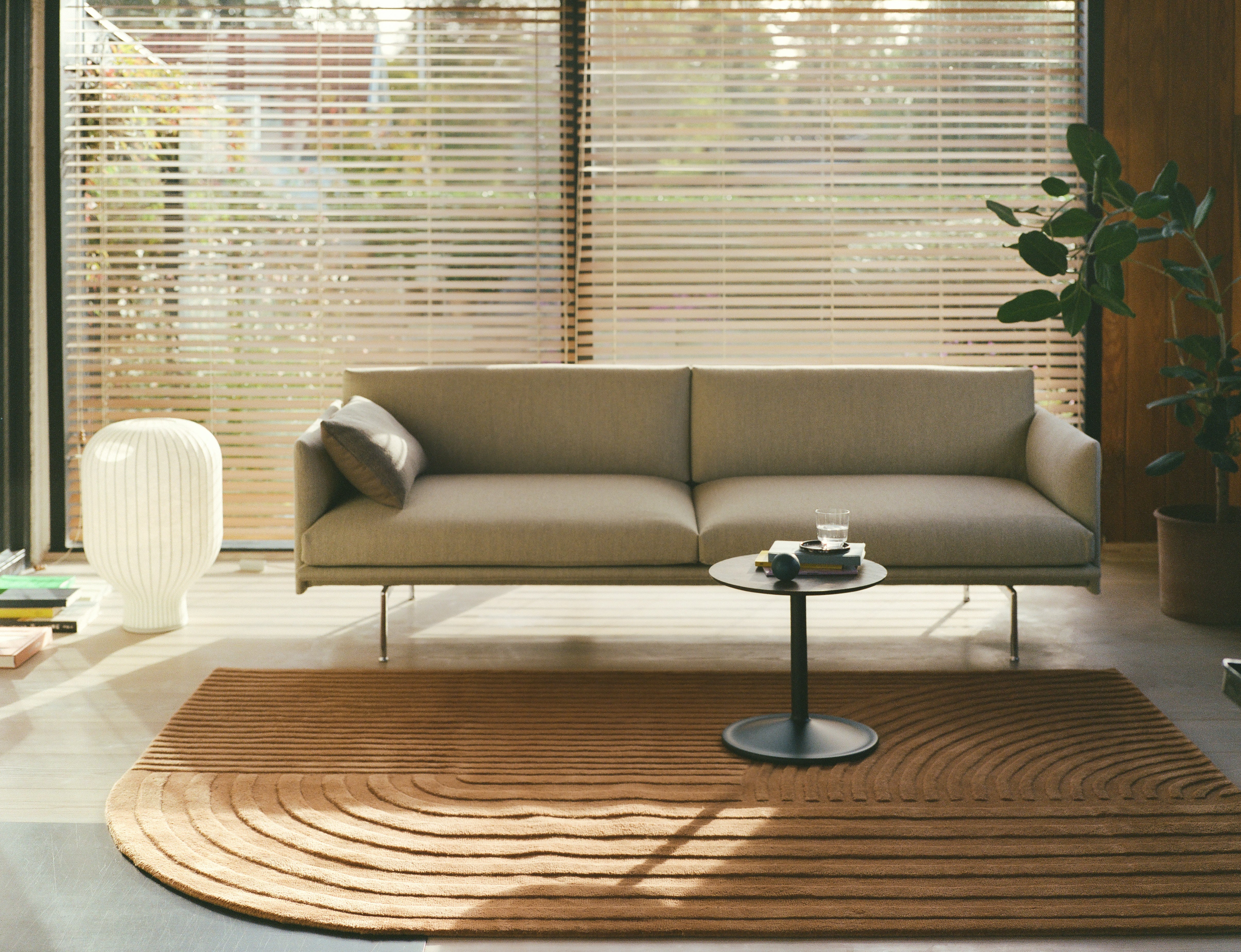 Sofa 3-zits OUTLINE grijs-groen met zilveren basis