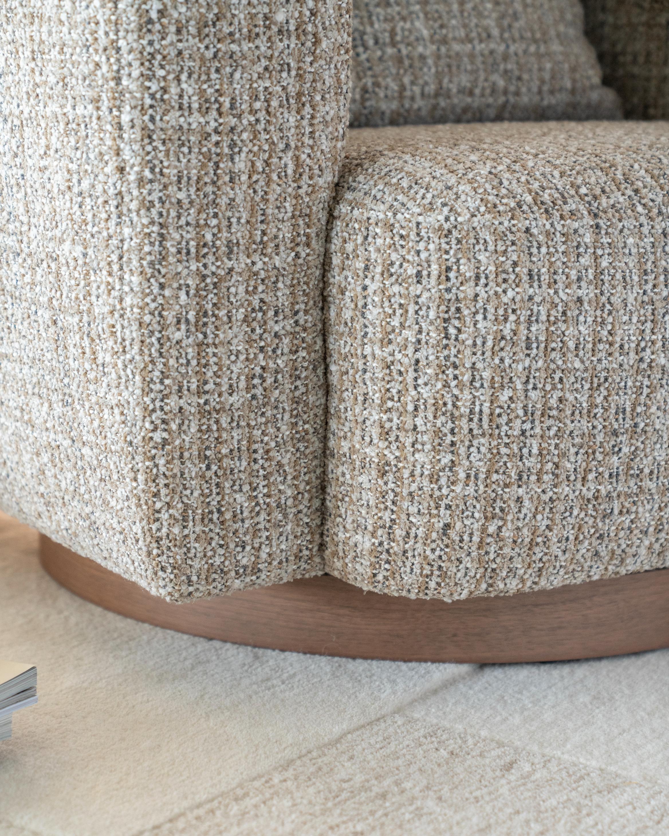 Draaistoel JORDAN beige met houten basis