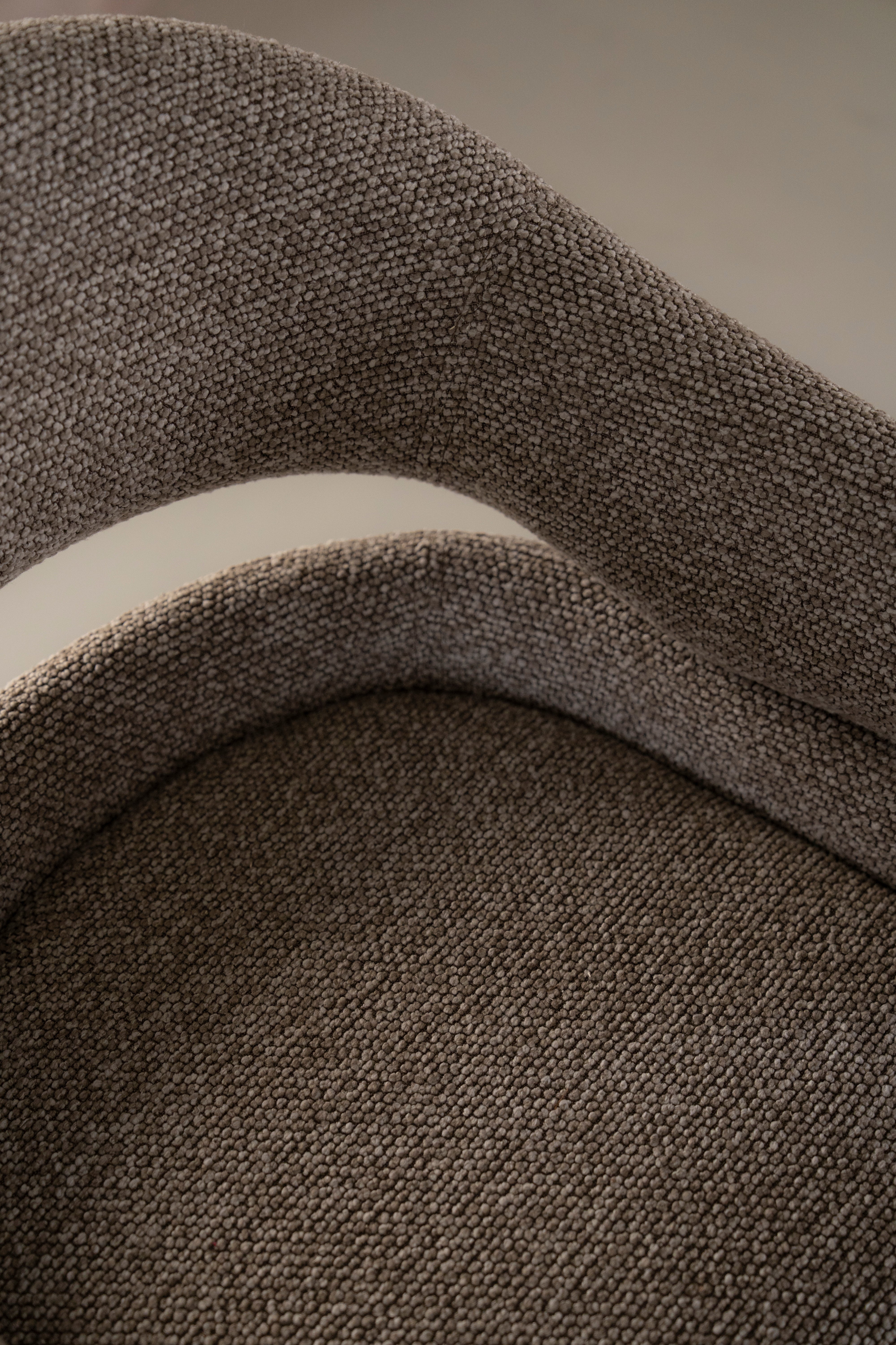 Drehstuhl HAILEY beige mit dunkelbraunem Fuß