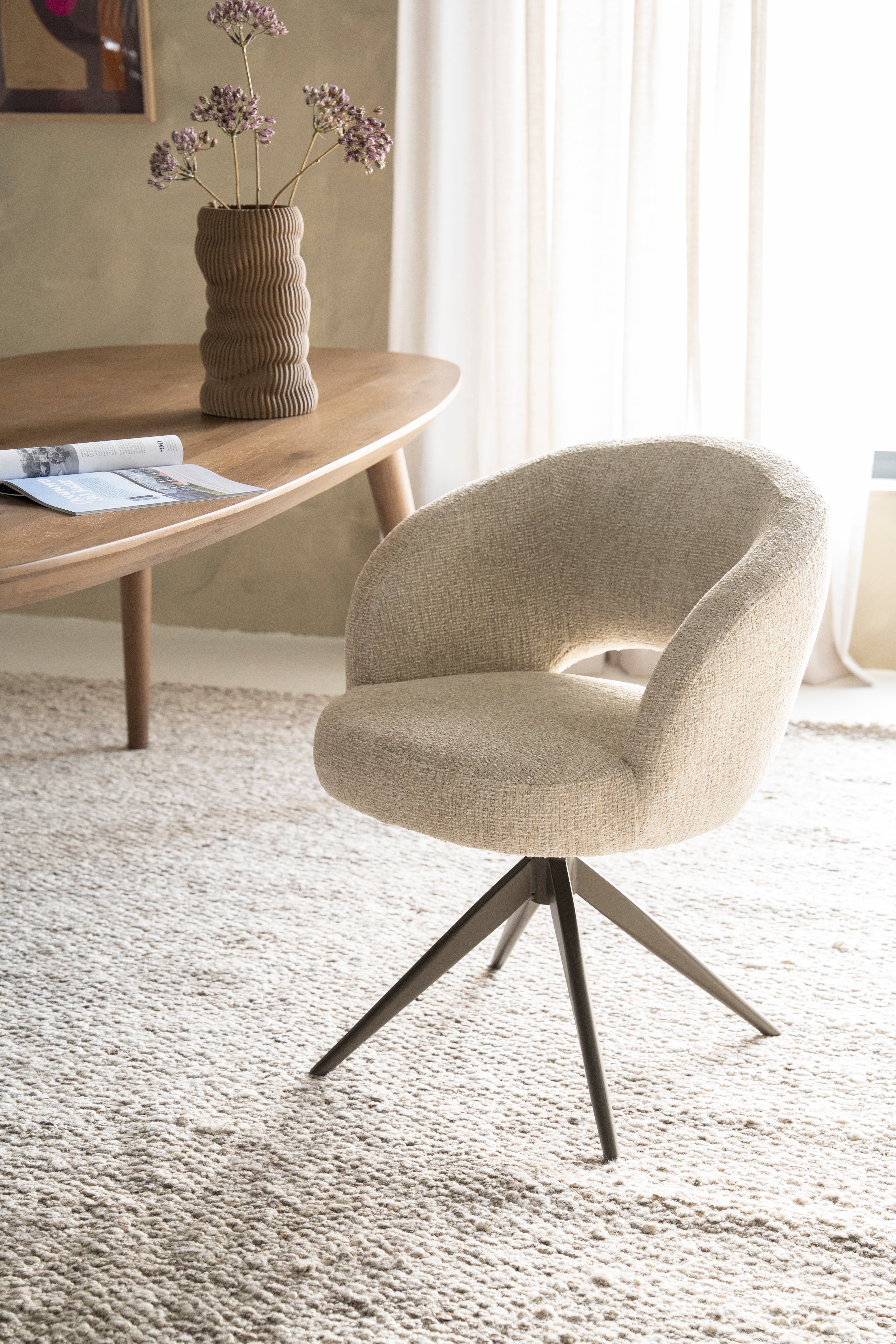Draaistoel ALISSA beige met donkerbruine basis