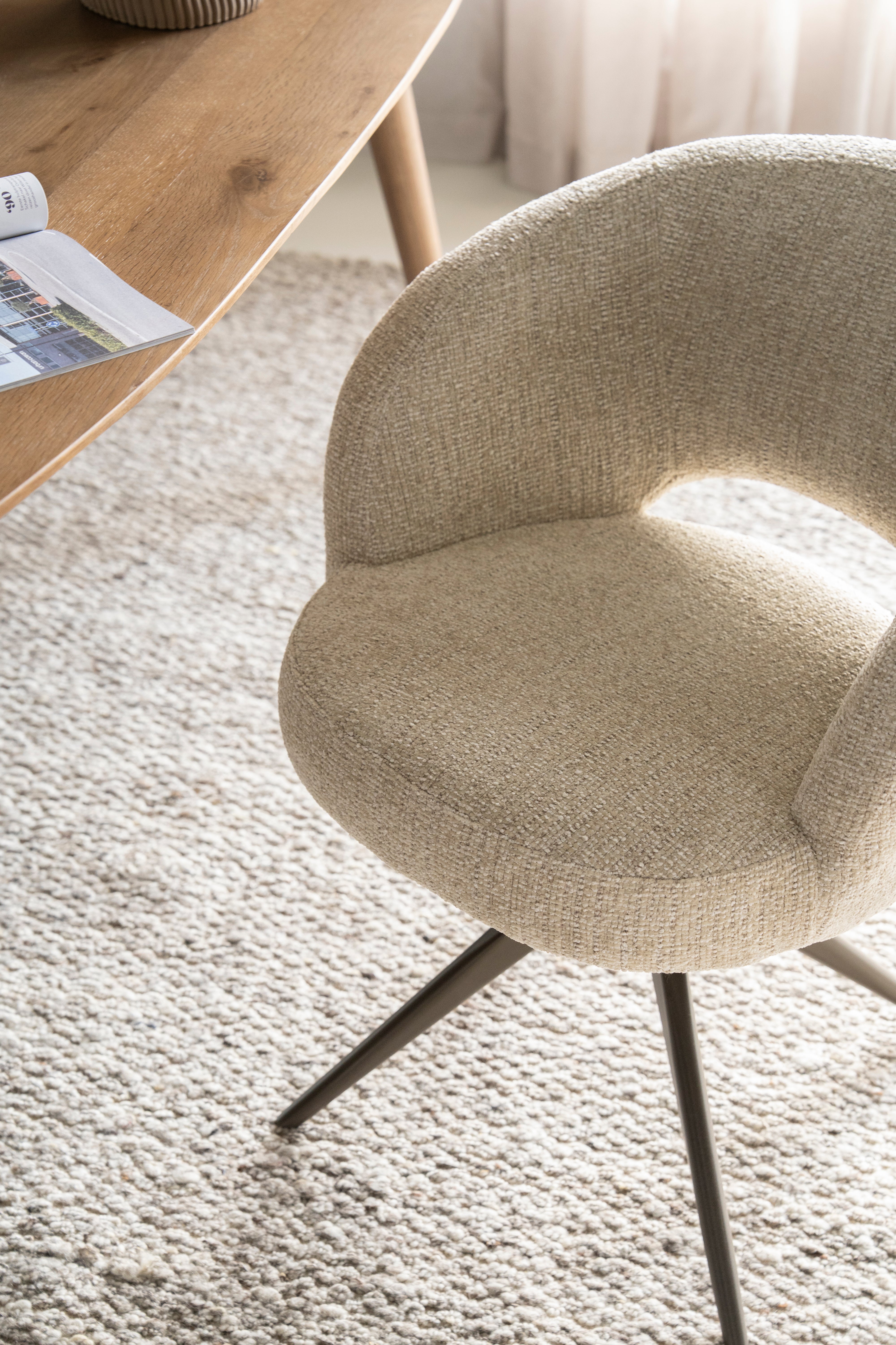 Draaistoel ALISSA beige met donkerbruine basis
