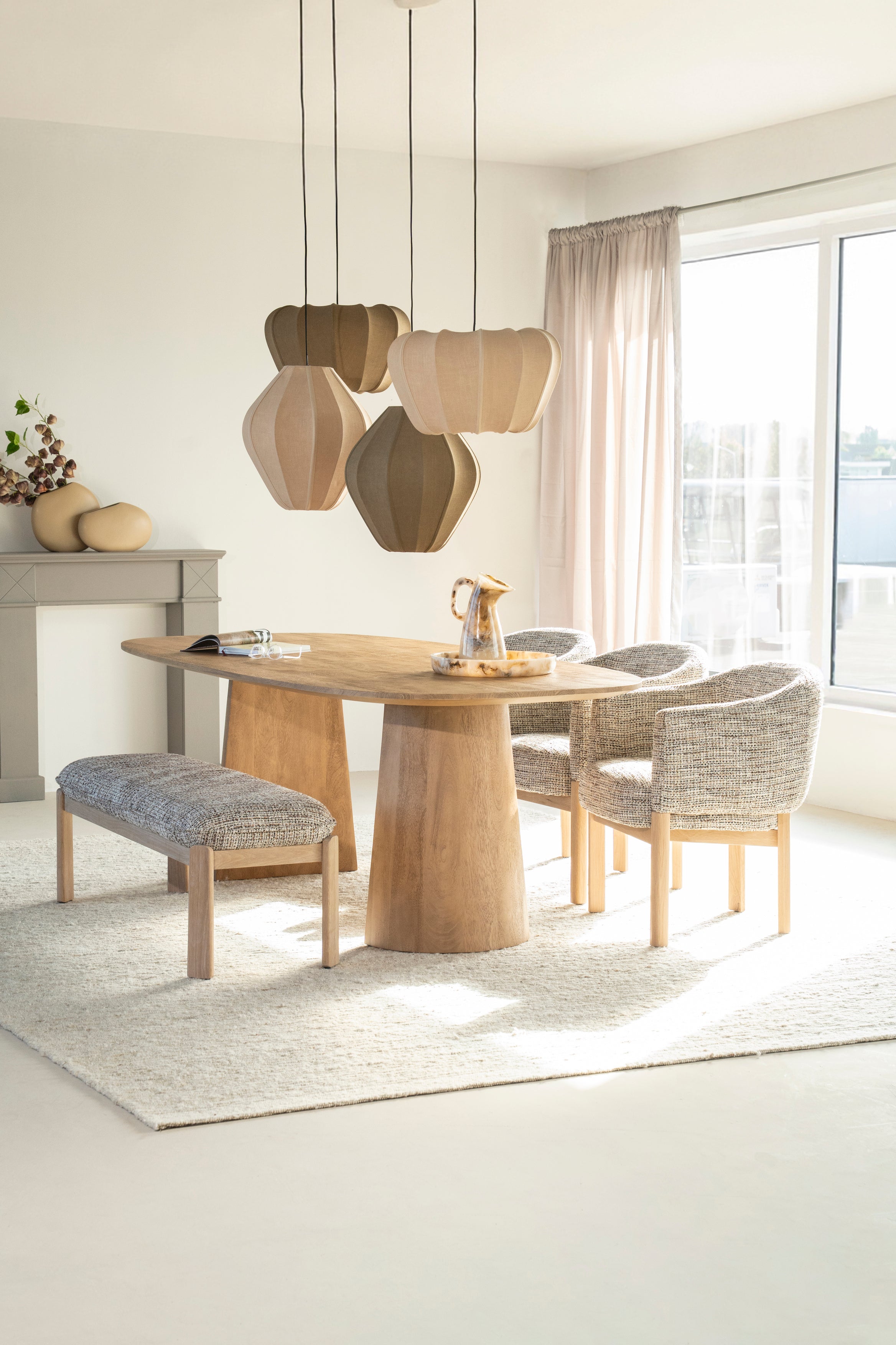 Fauteuil MICHA taupe met eiken basis