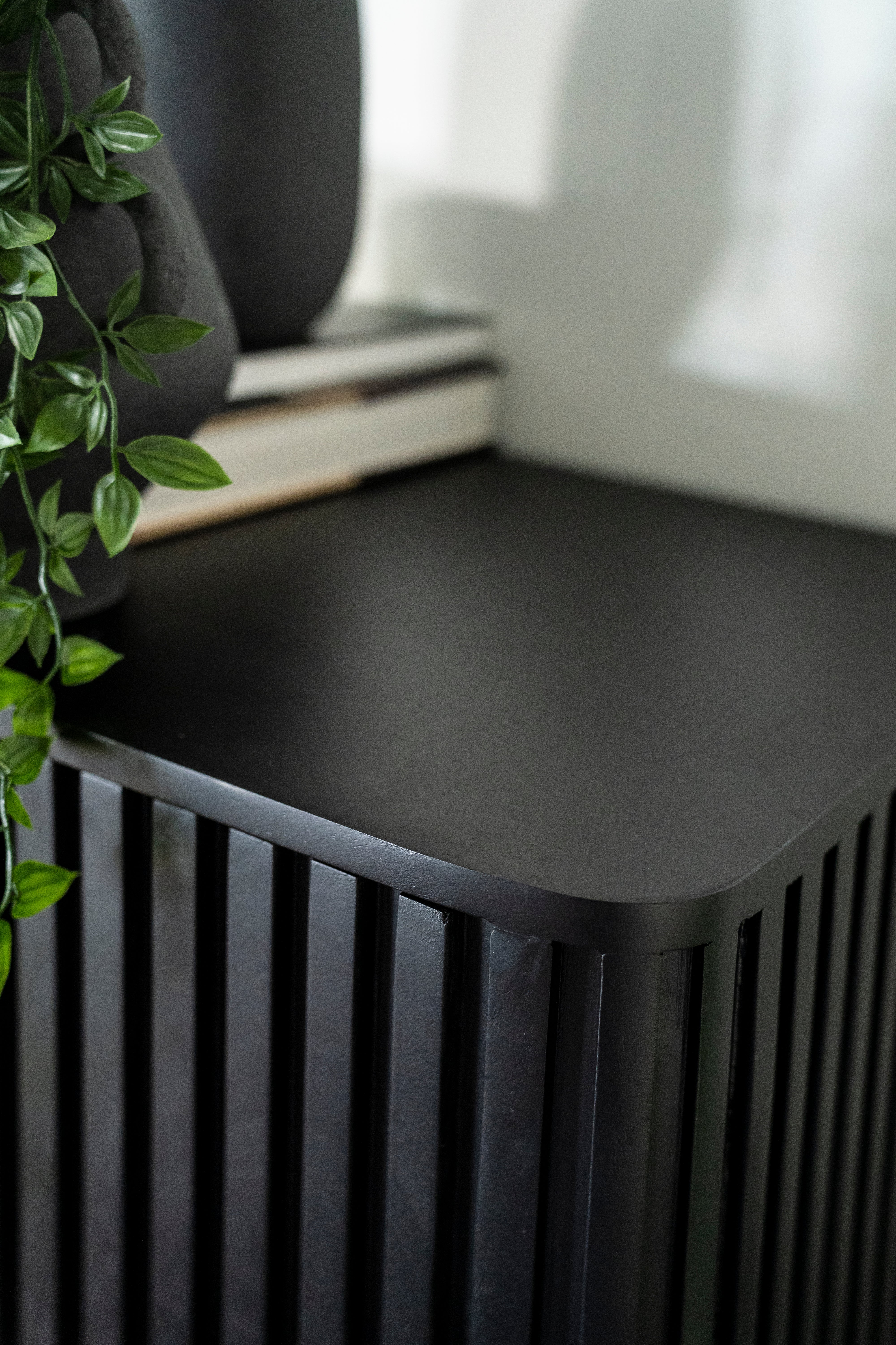 Komoda REMI czarne drewno mango