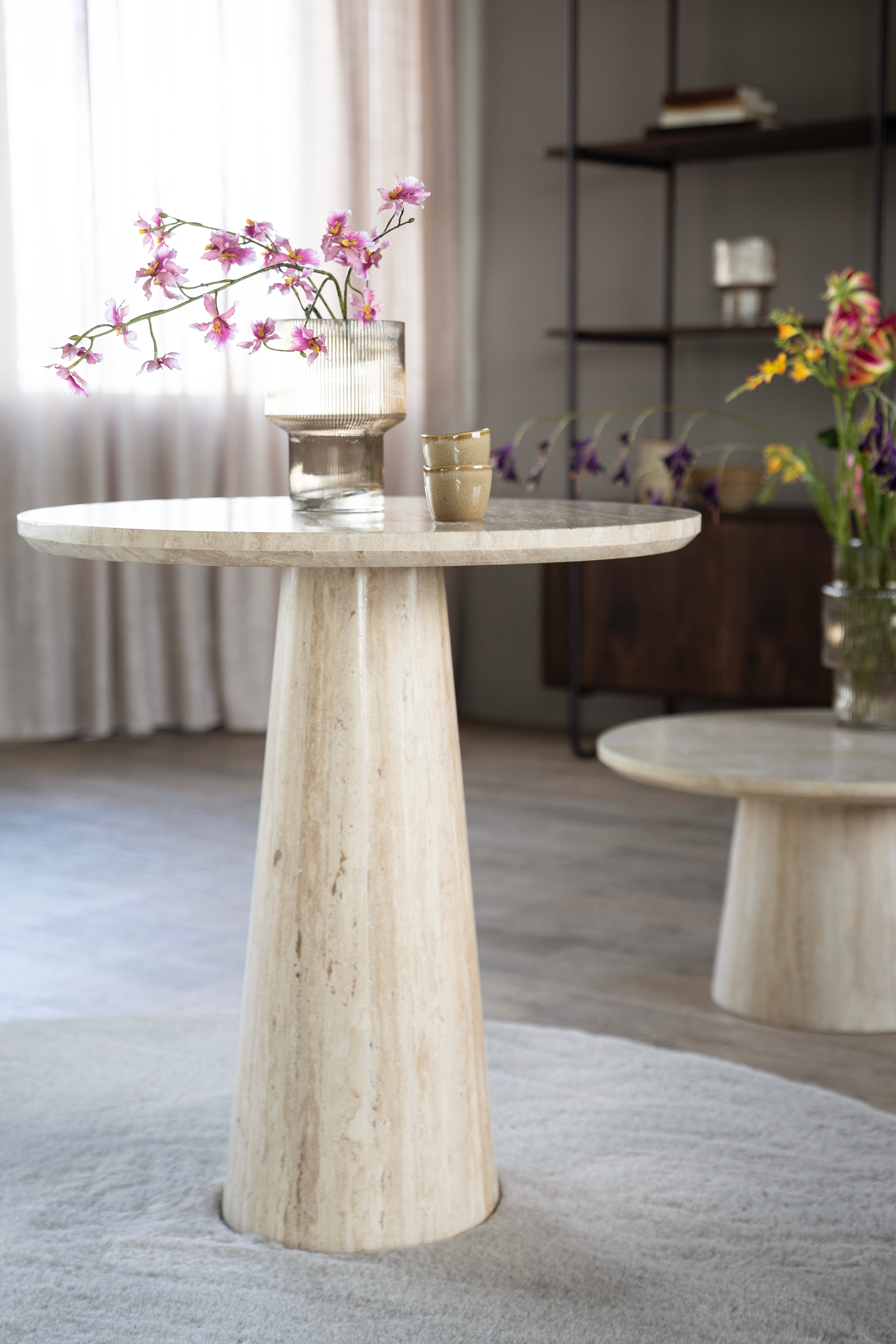 Ronde café tafel AIME lichtbeige travertin