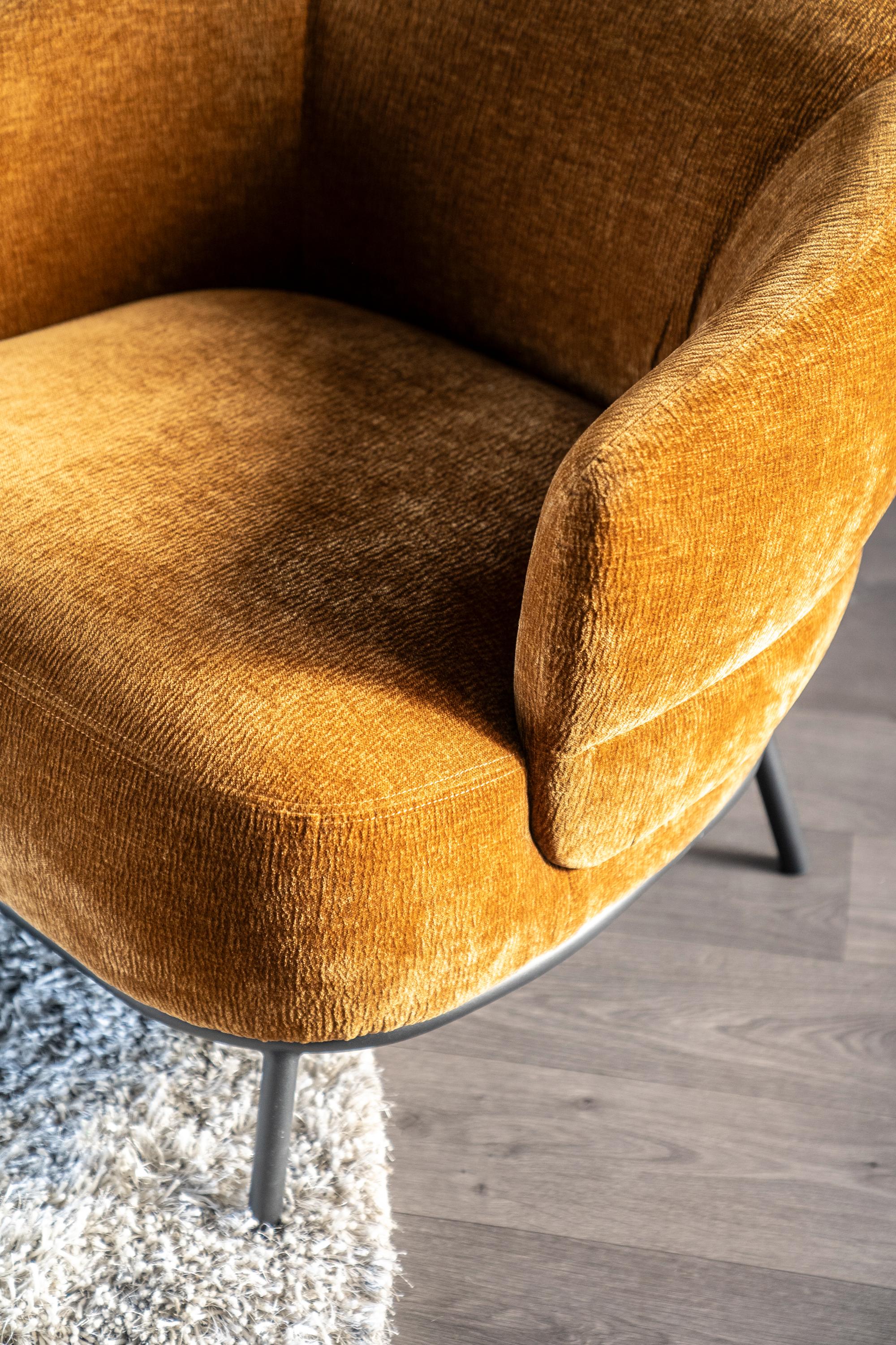 Fauteuil DAVID mosterdgeel met zwarte basis