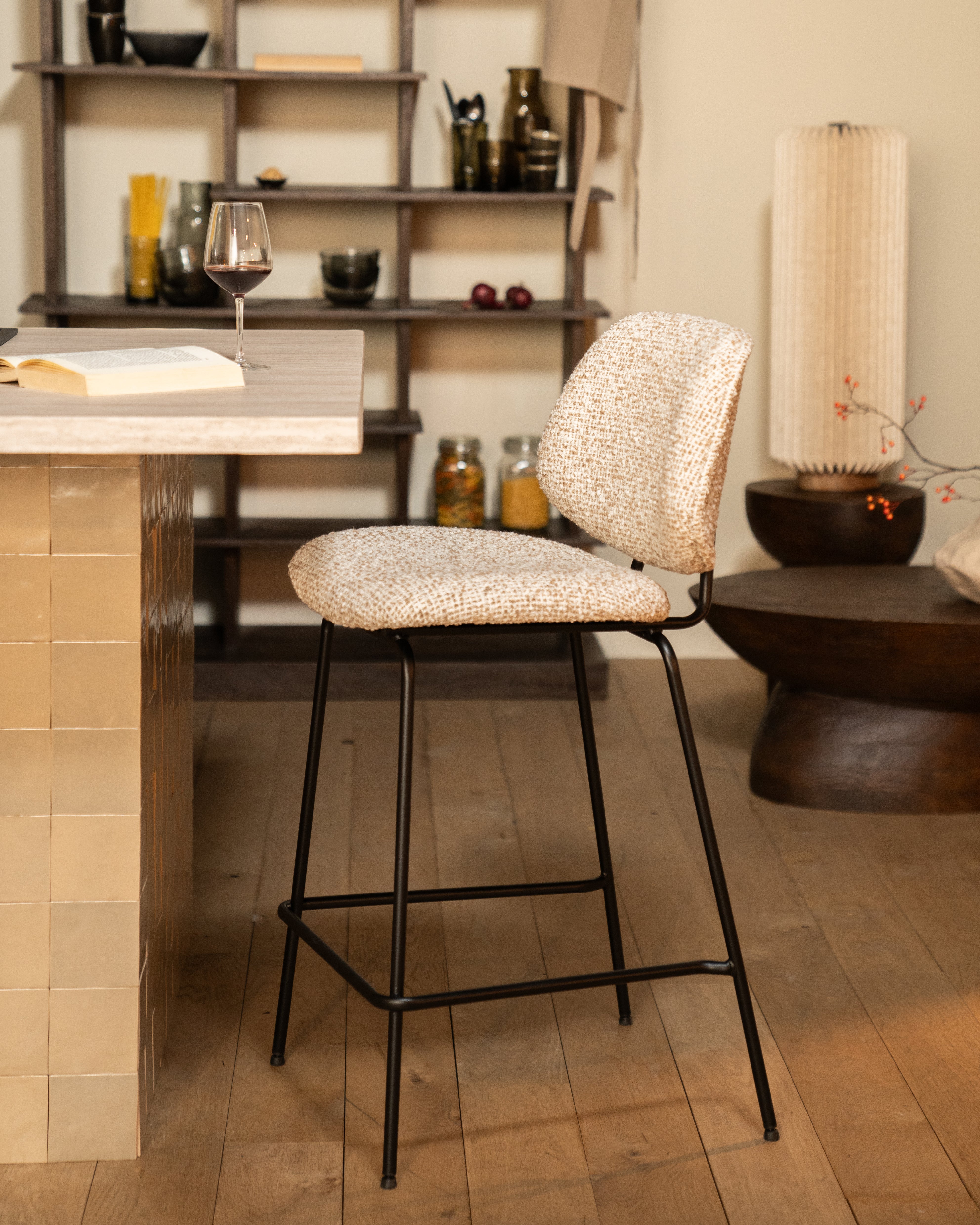 Hocker JON beige met zwarte basis