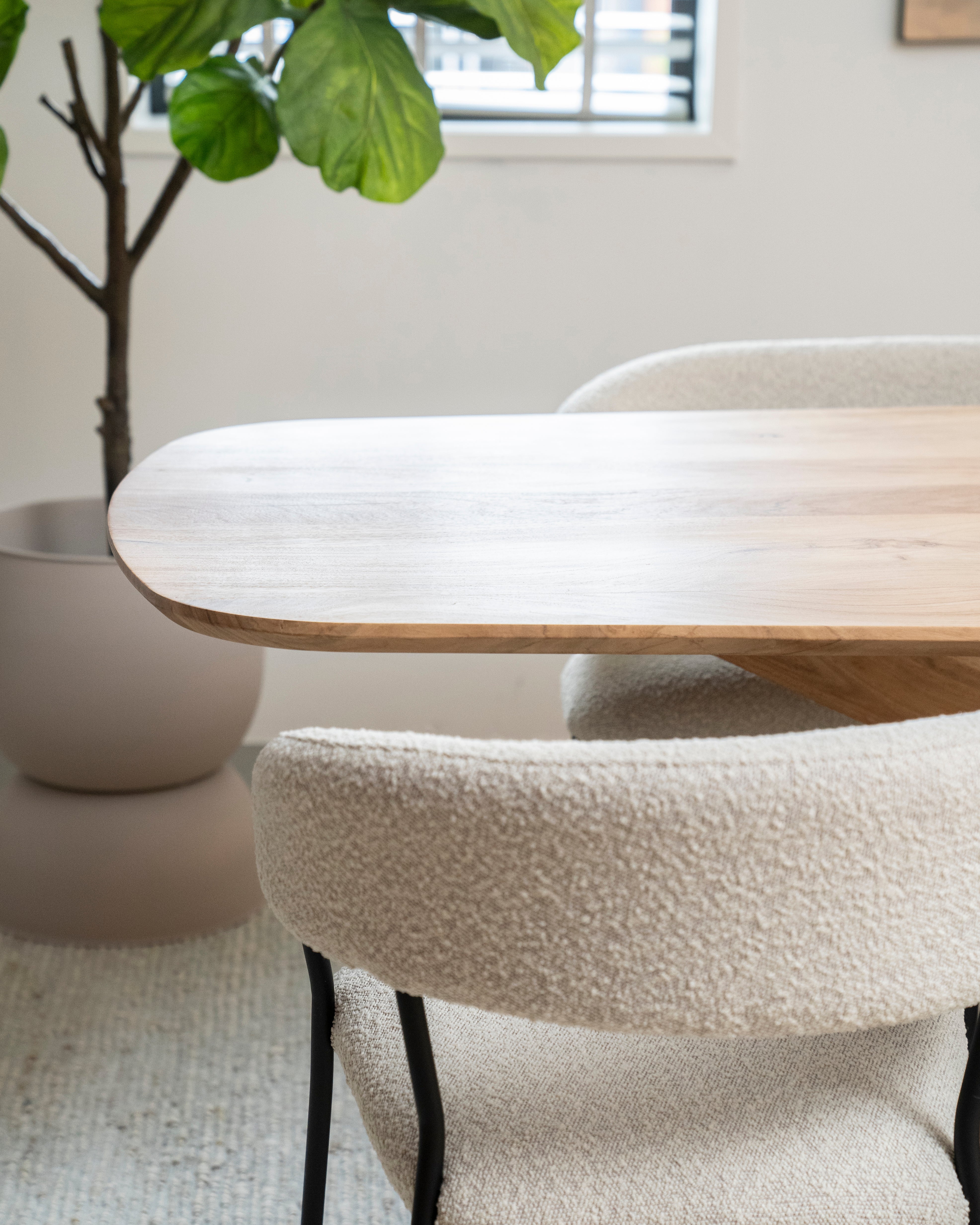 Oval Table NIKKI Acacia Wood