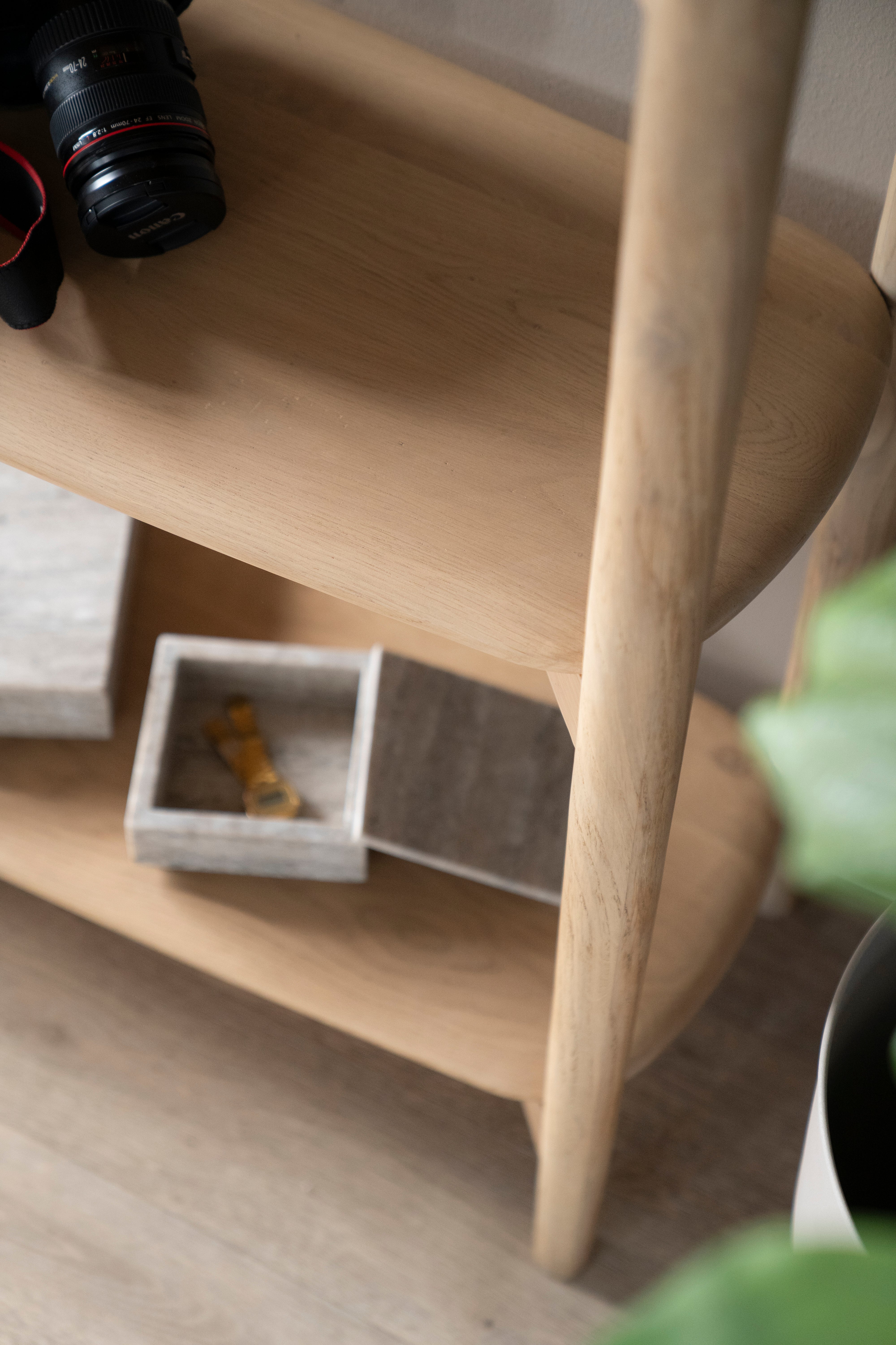 Regal SELBU aus Eichenholz