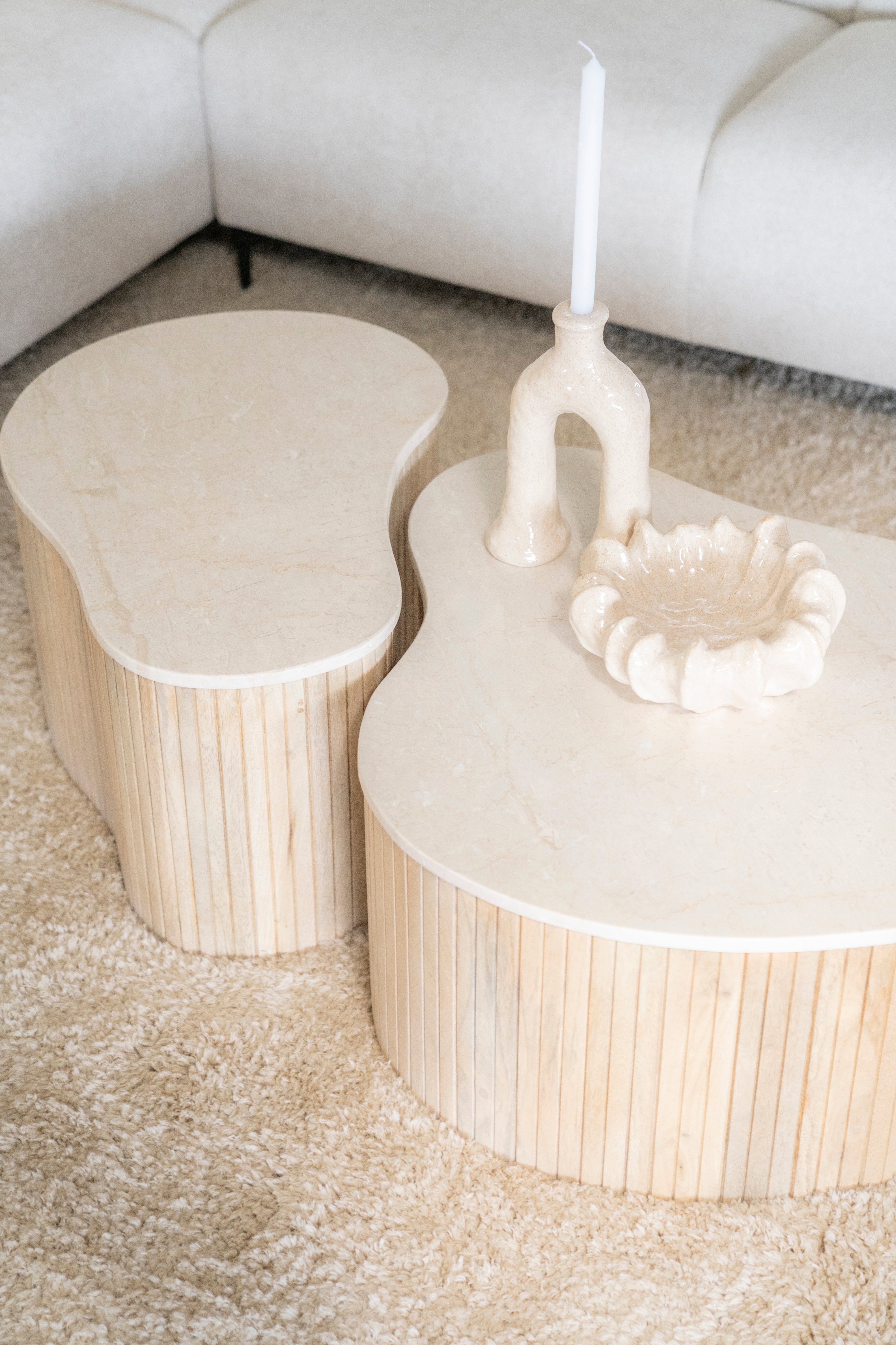 KIRA Couchtisch aus Mangoholz mit Marmorplatte