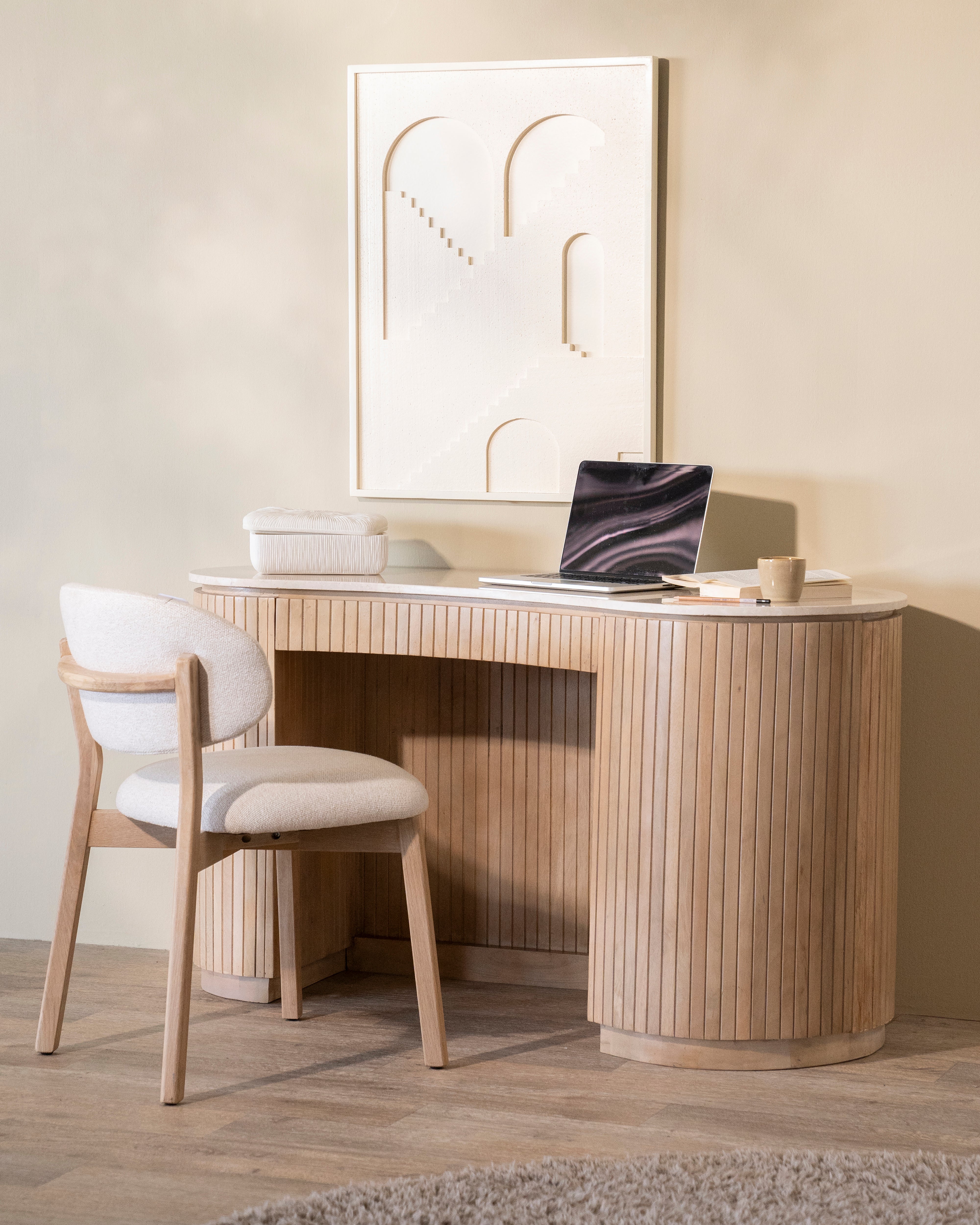 Bureau KIRA van mango-hout met een marmeren blad