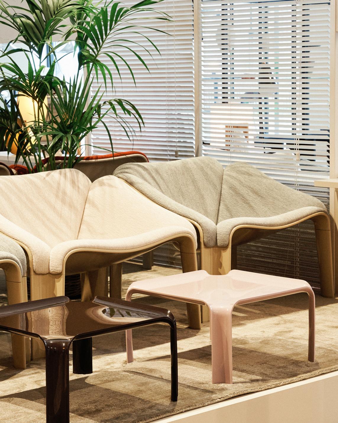 Lavendelkleurige salontafel T877