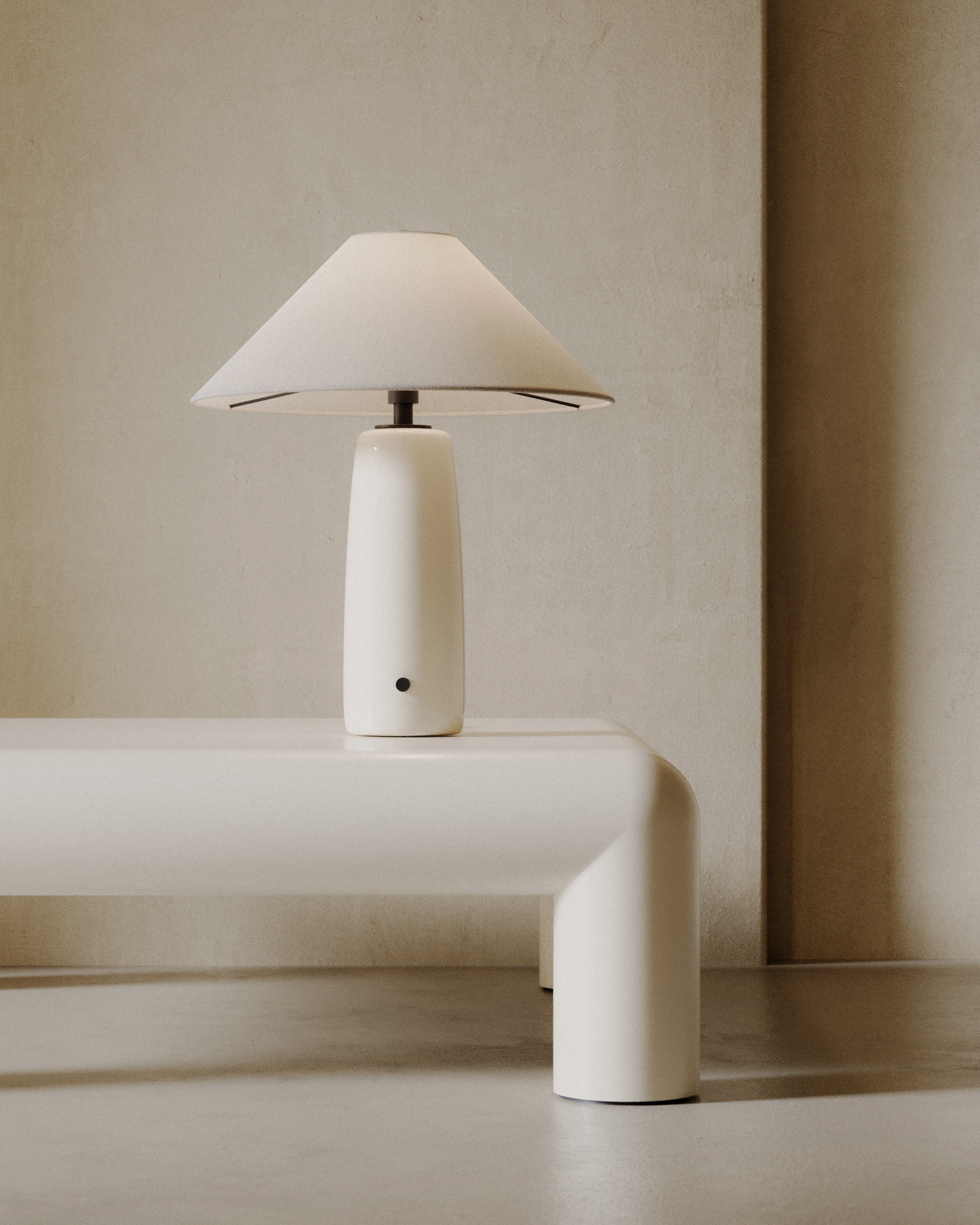 BATON beige table lamp